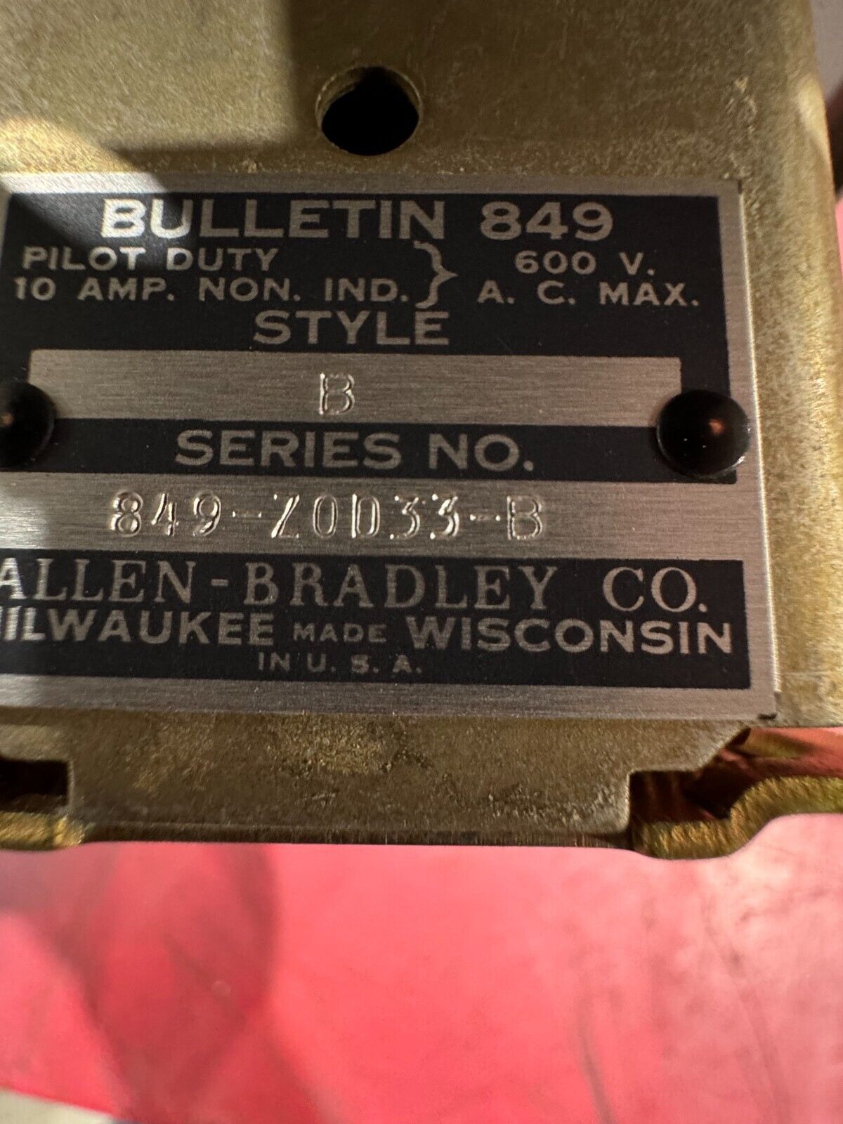 NEW NO BOX ALLEN-BRADLEY PNEUMATIC TIMING RELAY WITH ENCLOSURE 849-ZOD33-B