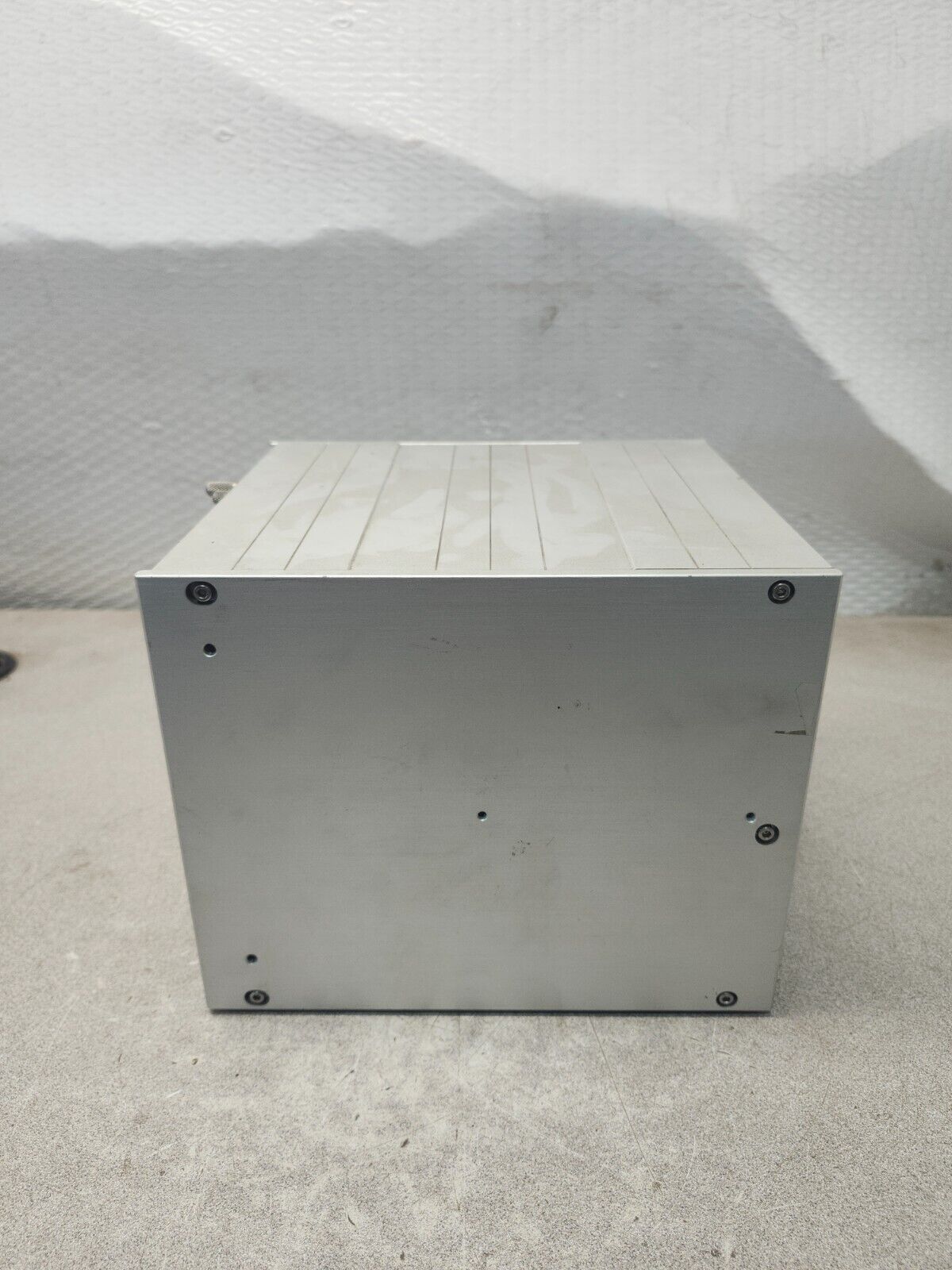USED NATIONAL INSTRUMENTS CHASSIS 4 SLOT 100/240VAC SCXI1000