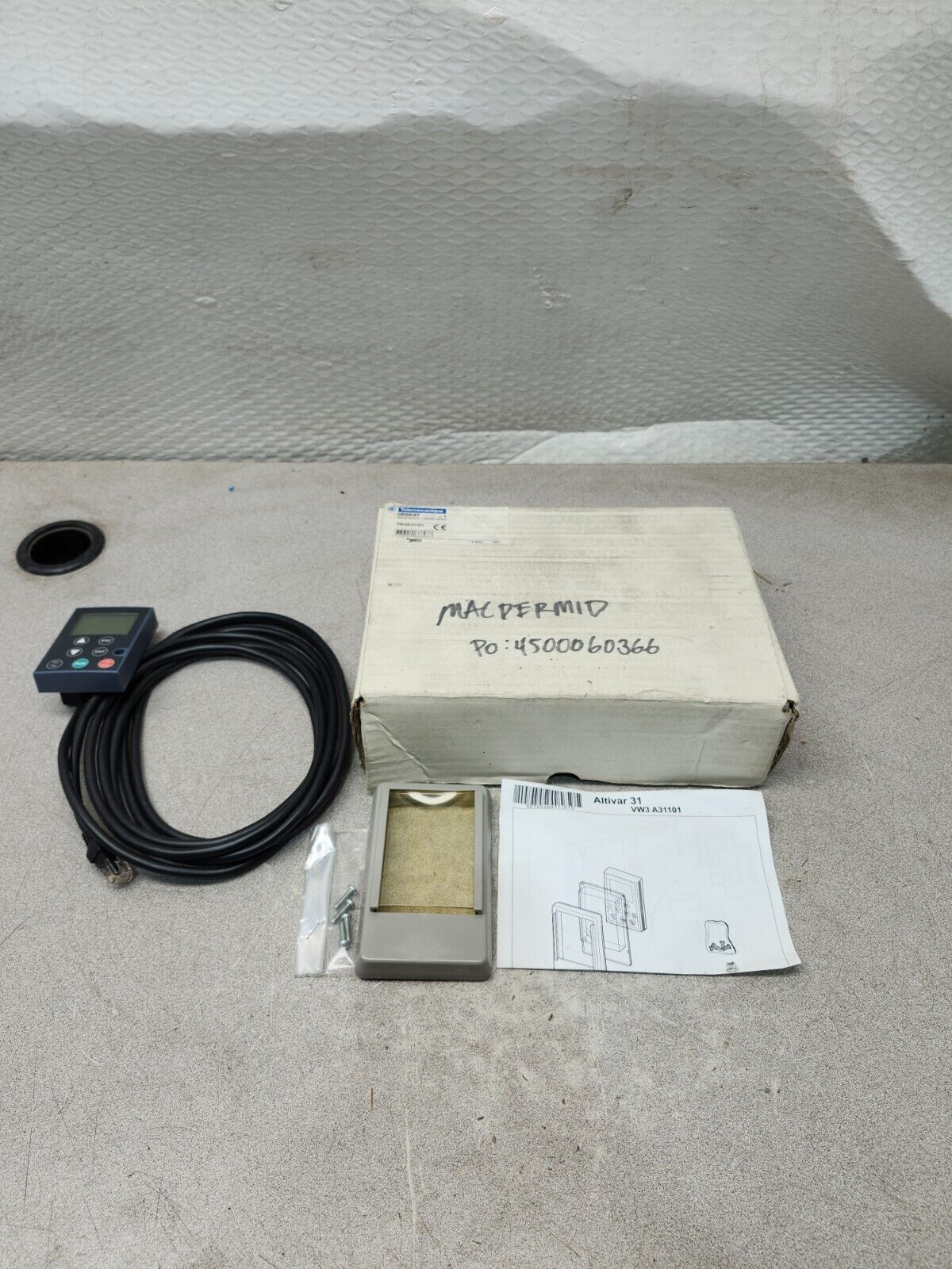 NEW IN BOX Telemecanique Remote Keypad 066697 VW3A31101