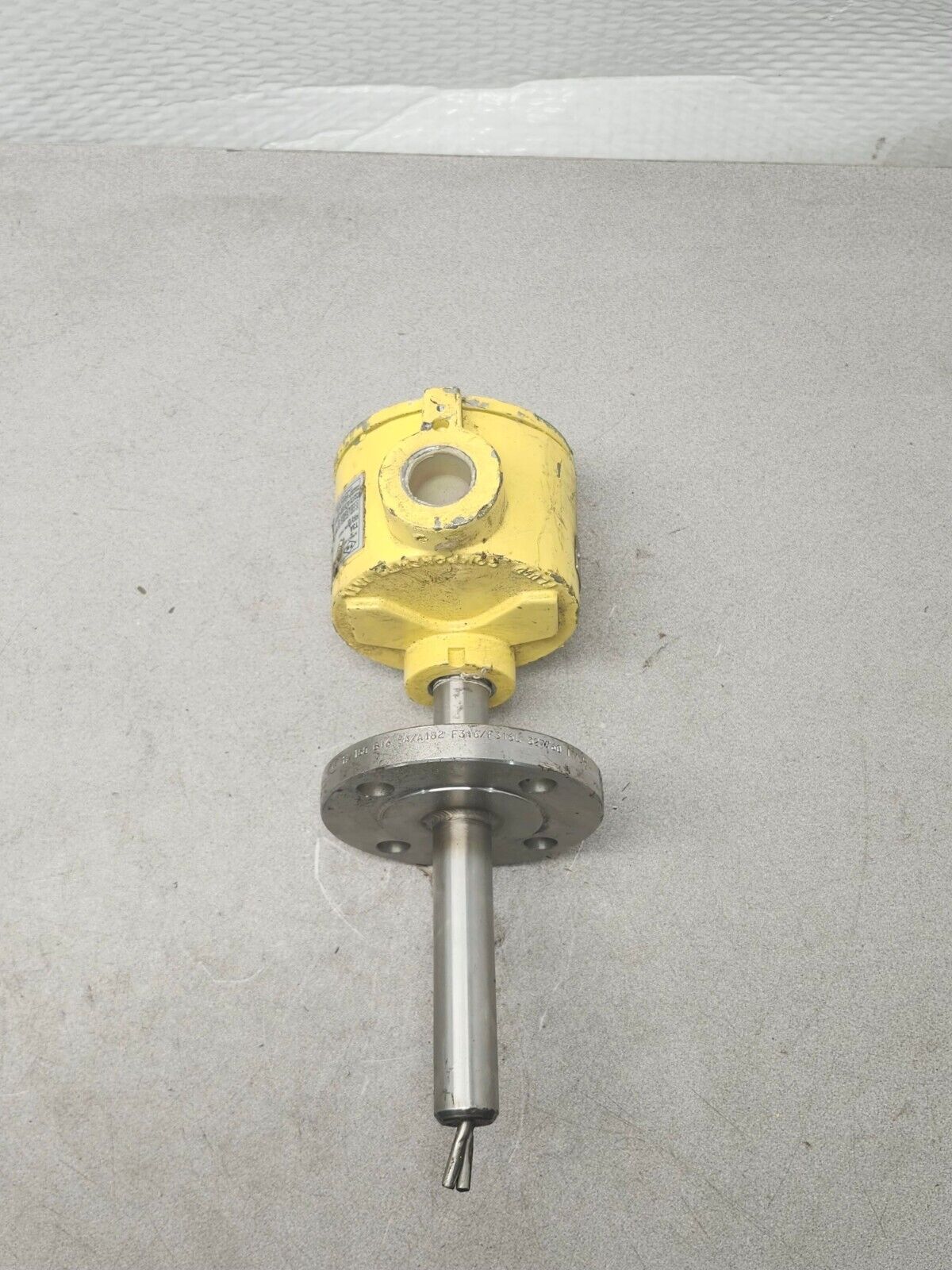 USED Fluid Components International Flow Switch FLT93S-1B1A4B4C1B03000