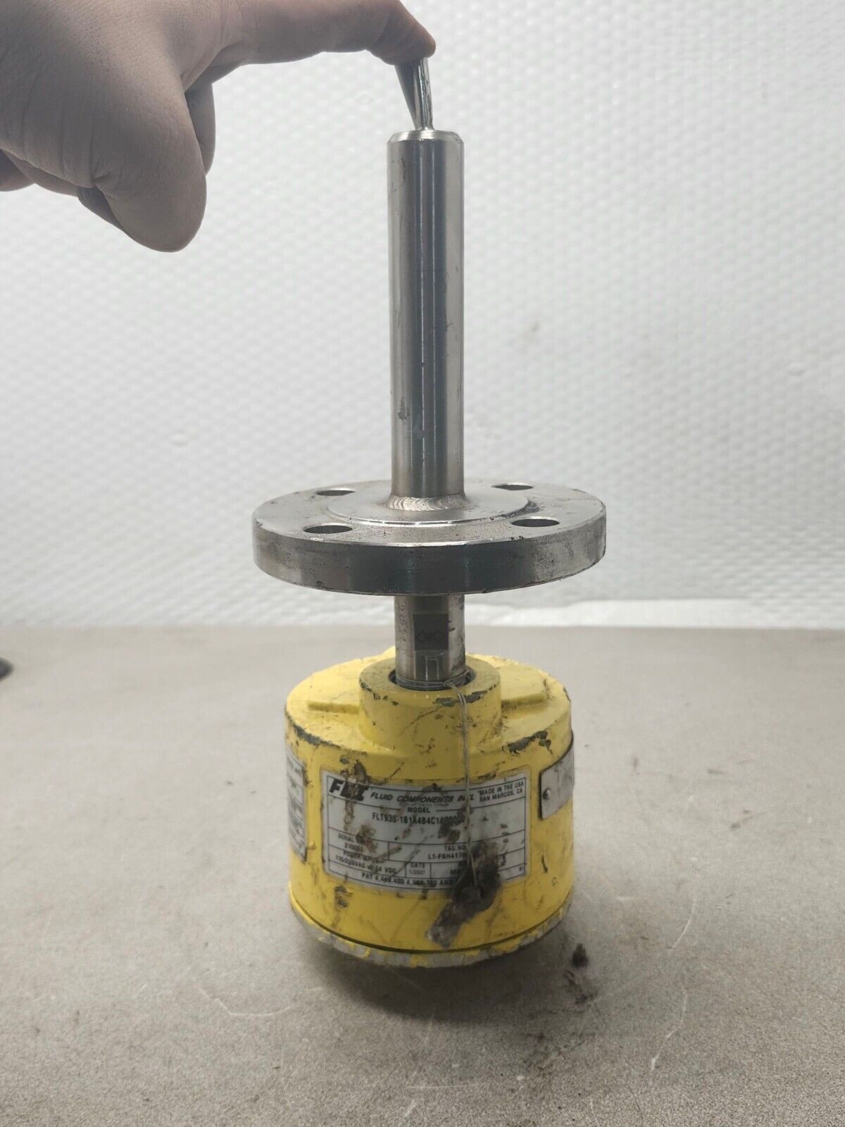 USED Fluid Components International Flow Switch FLT93S-1B1A4B4C1B03000