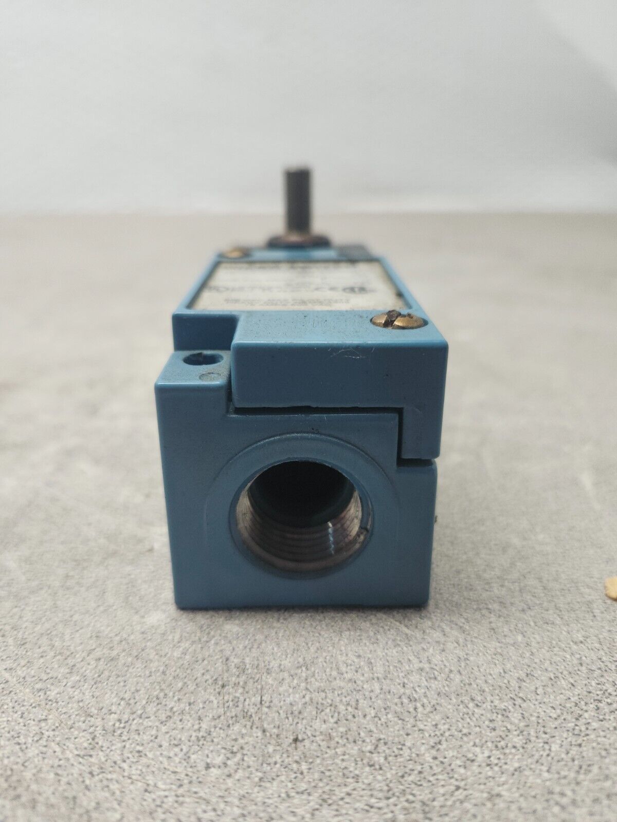 USED Micro Switch Heavy Duty Limit Switch LSR1A