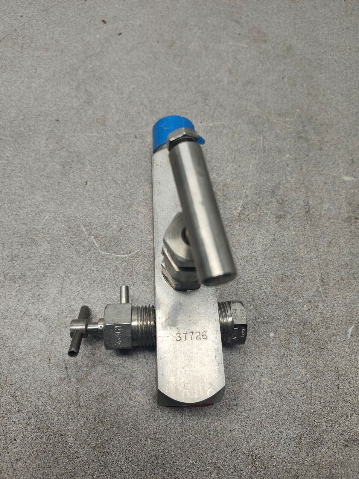 NEW NO BOX HEX VALVE DIVISION STAINLESS STEEL HG481U323F411