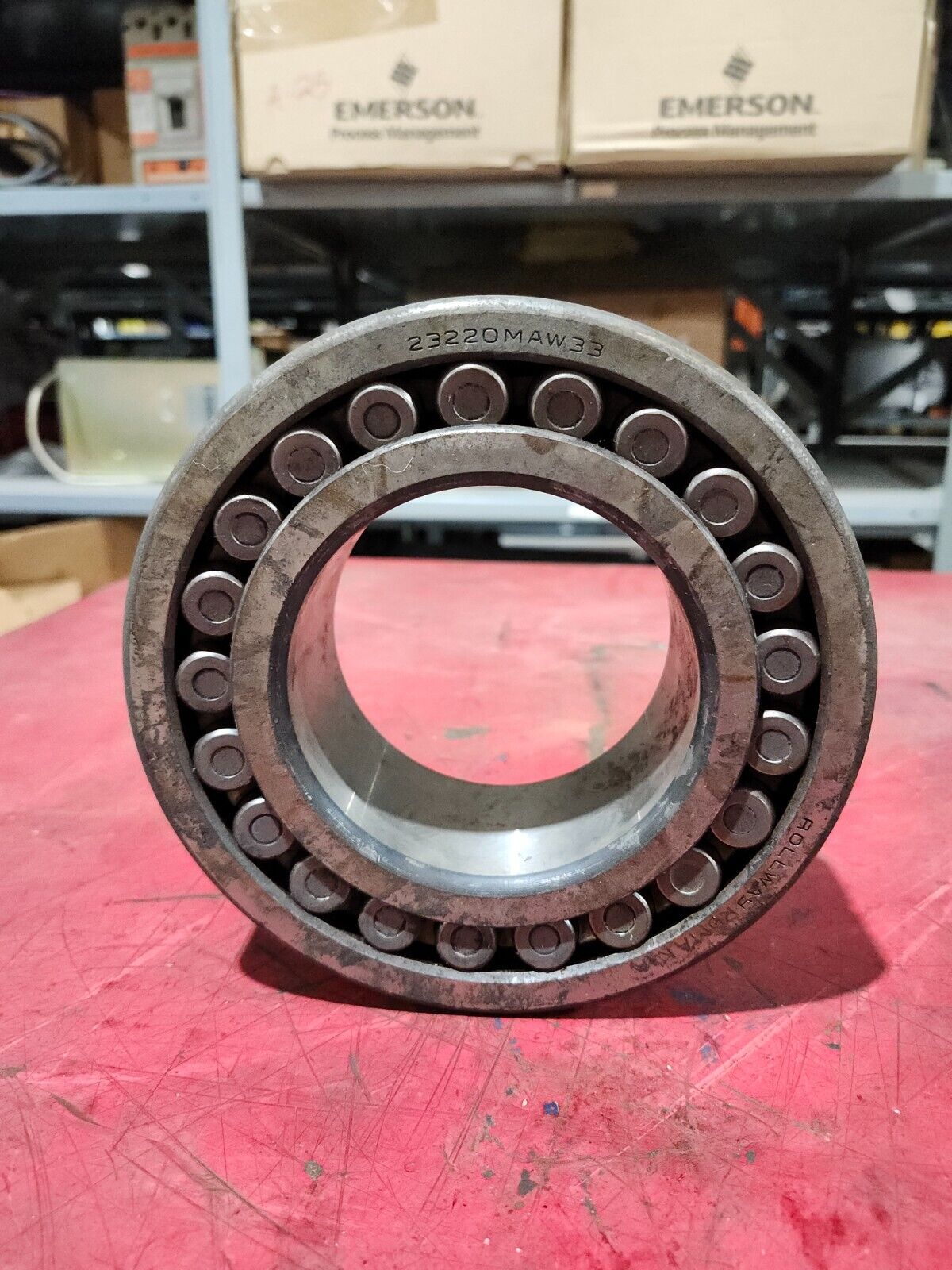 NEW NO BOX Rollway Spherical Roller Bearing 23220MAW33