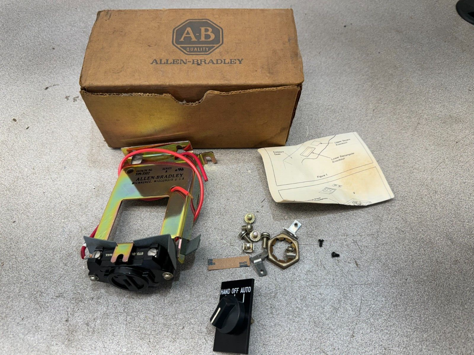 NEW IN BOX ALLEN BRADLEY SELECTOR SWITCH 599-SS02