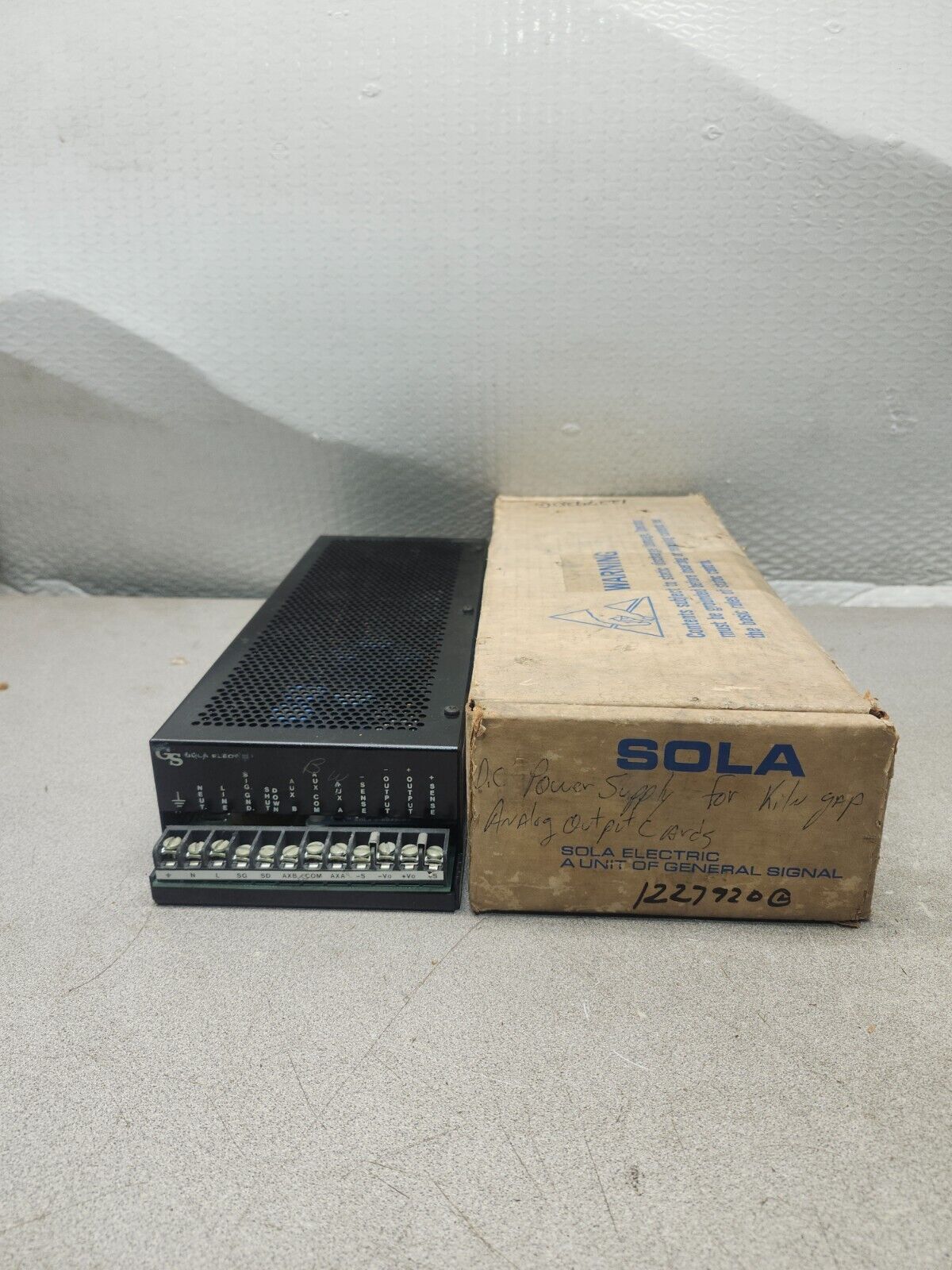 NEW IN BOX SOLA SWITCHING POWER SUPPLY 86853310 85DFP