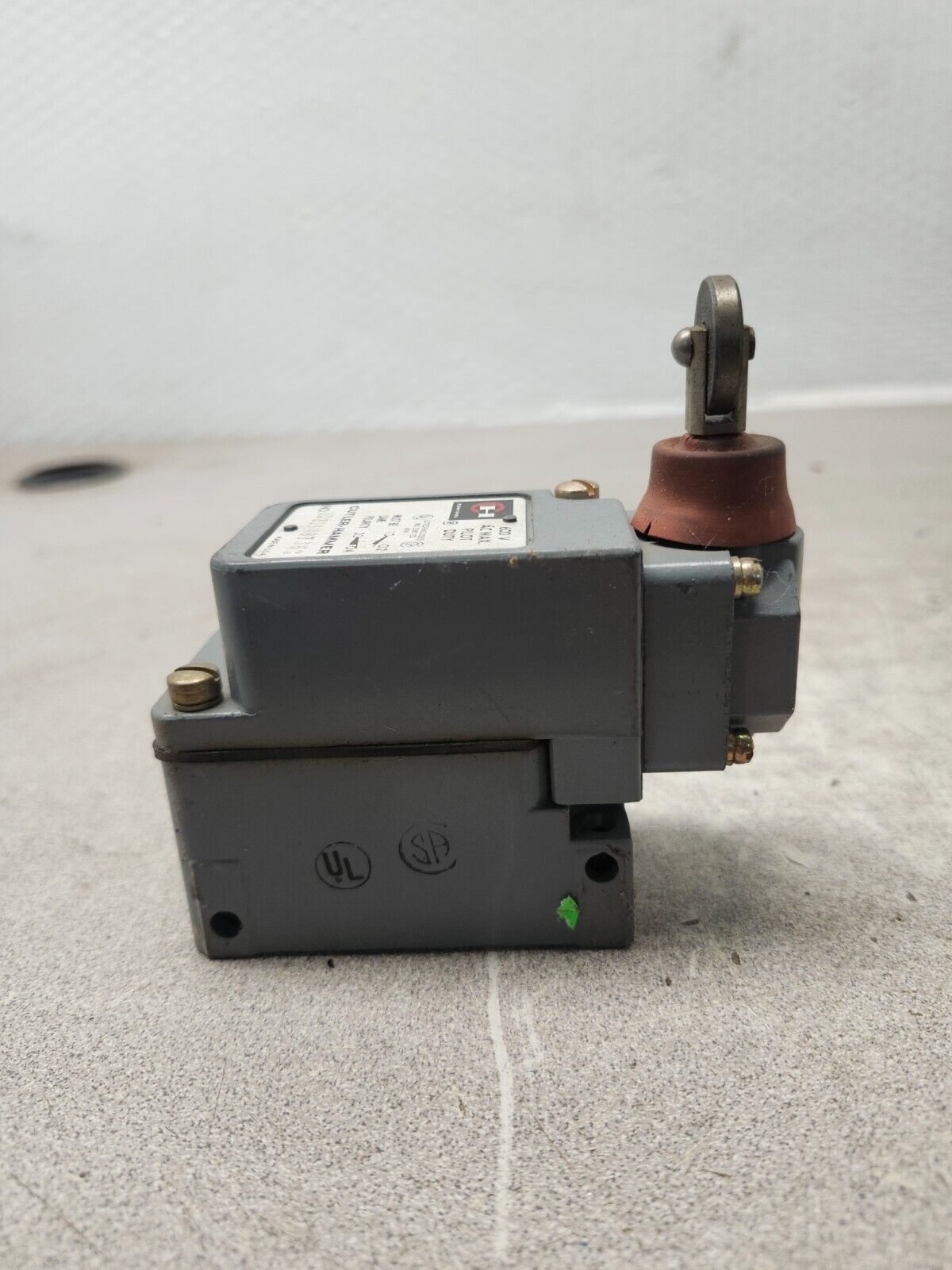 NEW NO BOX CUTTLER HAMMER LIMIT SWITCH 10316H8765C