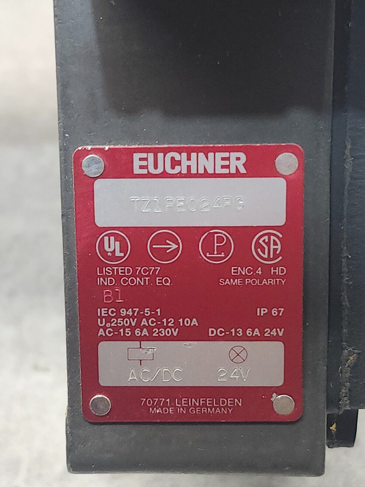 USED EUCHNER SAFETY SWITCH TZ SERIES TZ1RE024PGOR8C