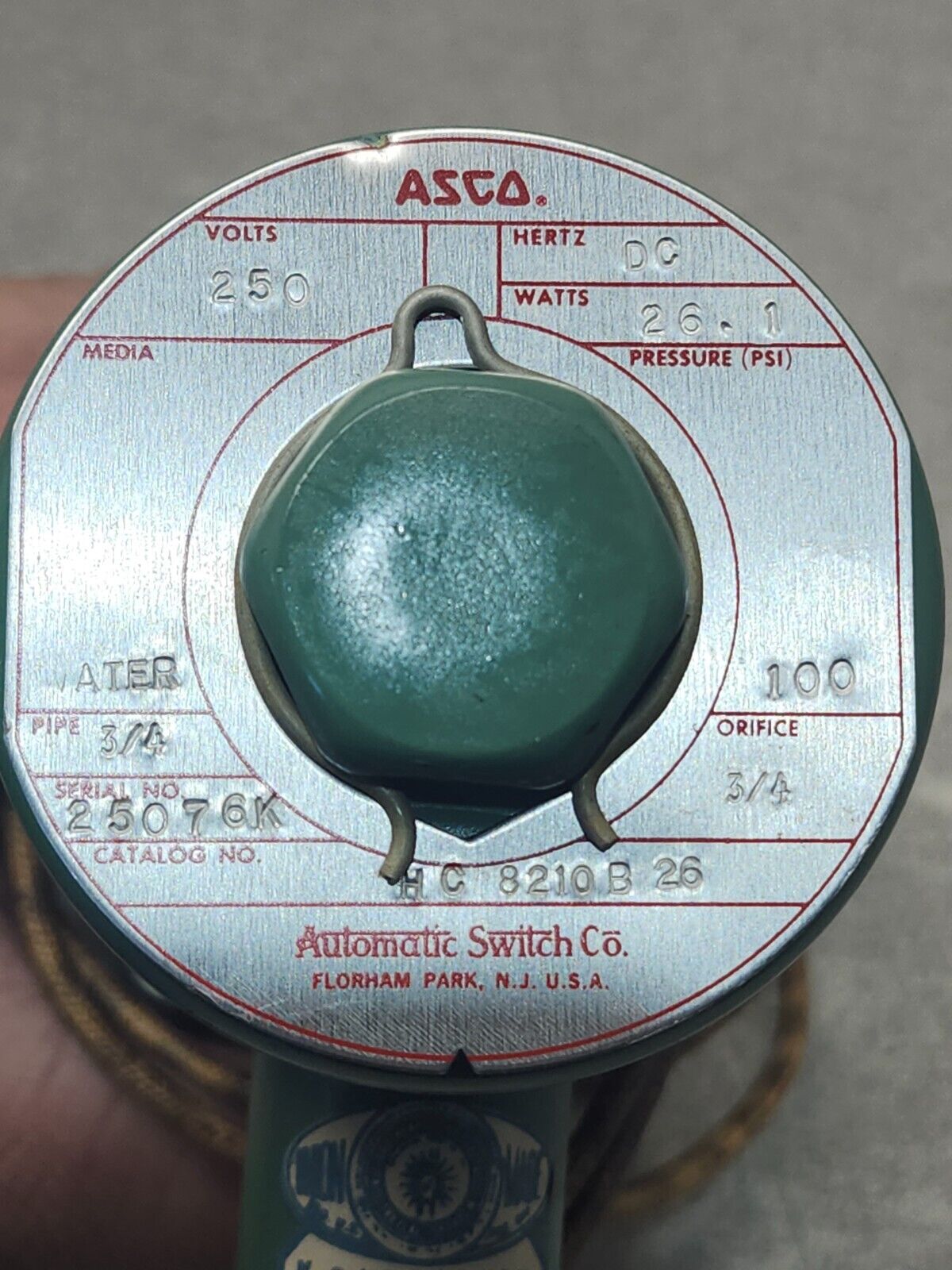 NEW NO BOX ASCO SOLENOID VALVE 3/4" 250V 8210B 26