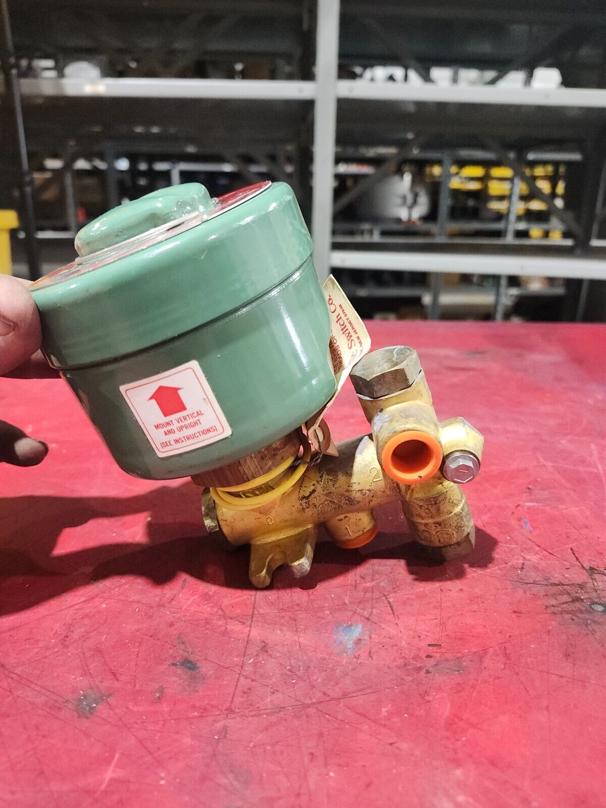 NEW NO BOX ASCO 3-Way Solenoid Valve EF831533U