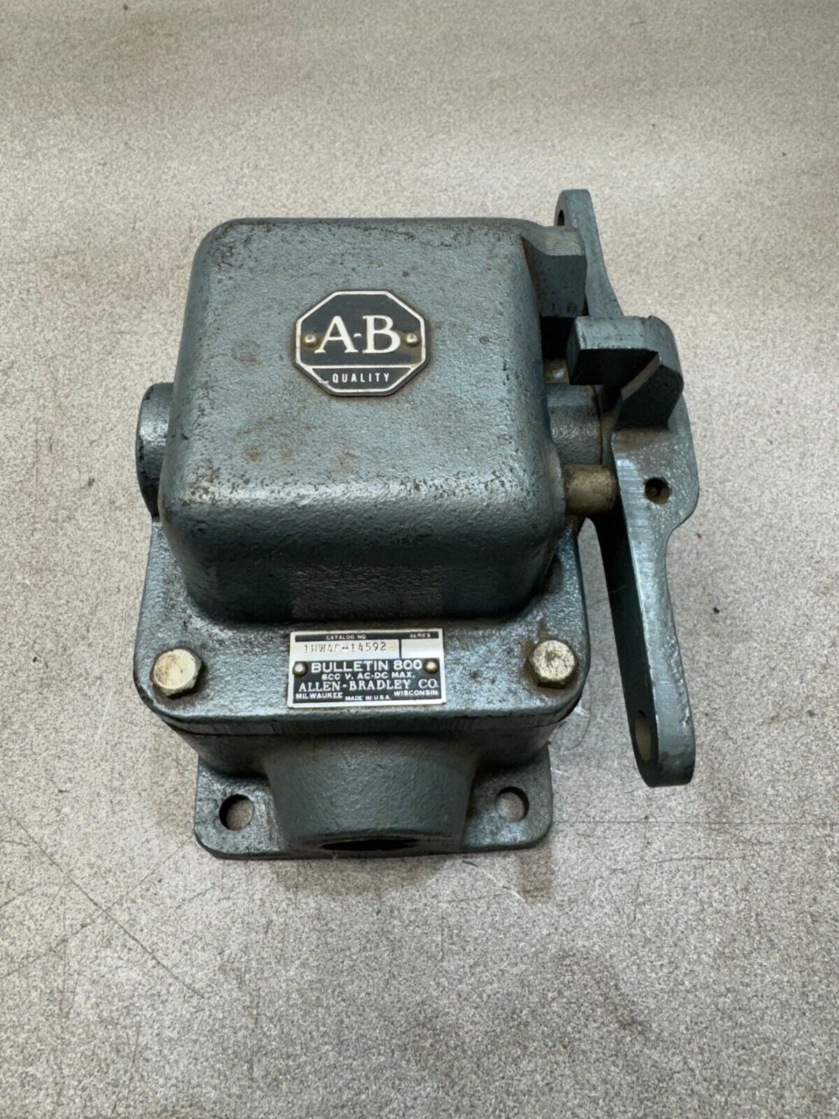 NEW SURPLUS ALLEN-BRADLEY 800 LIMIT SWITCH 1HW4C-14592
