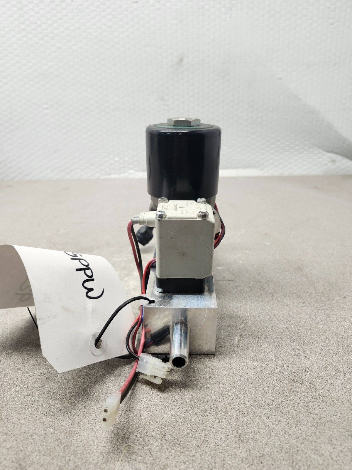 USED CKD 1/2" SOLENOID VALVE 3-WAY & BLOCK HVB612-X2077