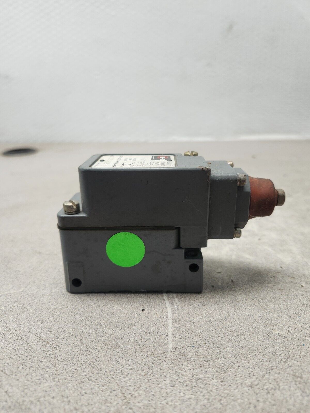 NEW NO BOX CUTLER HAMMER LIMIT SWITCH 10316H6815C
