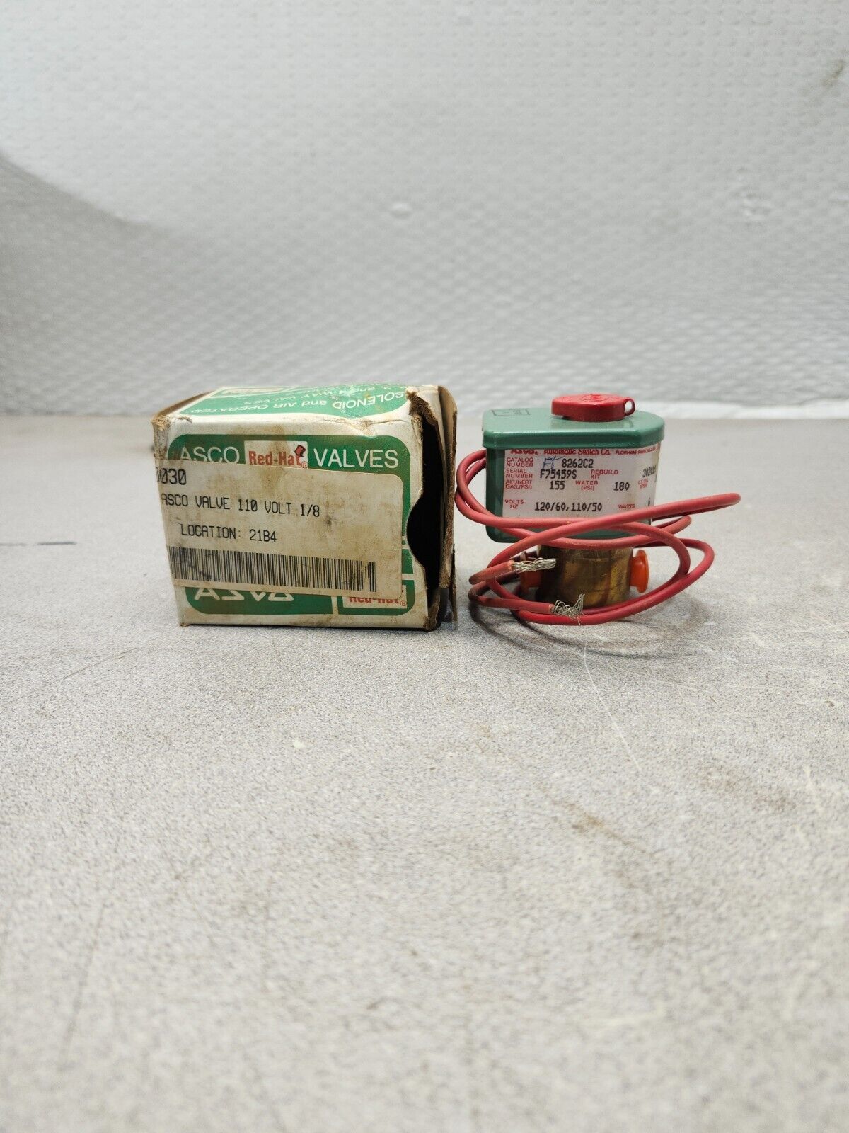 NEW IN BOX ASCO VALVE 120V/60HZ 1/8'' F8 8262C2