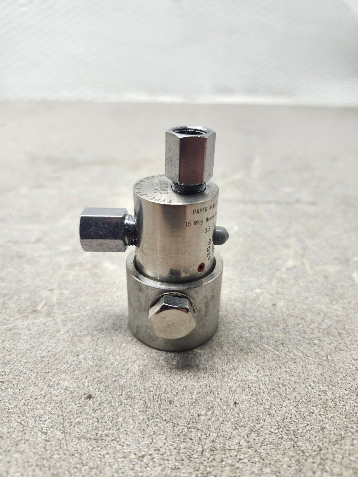 NEW IN BOX PAPER MACHINE COMPONENT PNEUMATIC PRESSURE TRANSMITTER PT-100-V-HA-HT