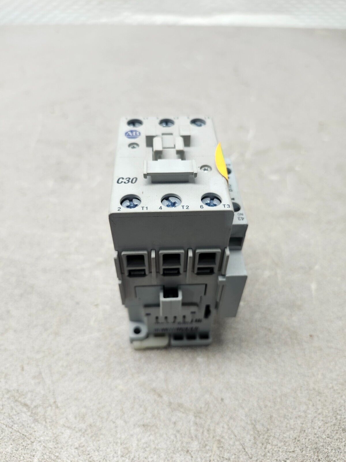 NEW NO BOX Allen Bradley Contactor 230VAC Coil 3-Pole 100-C30J00 Ser C