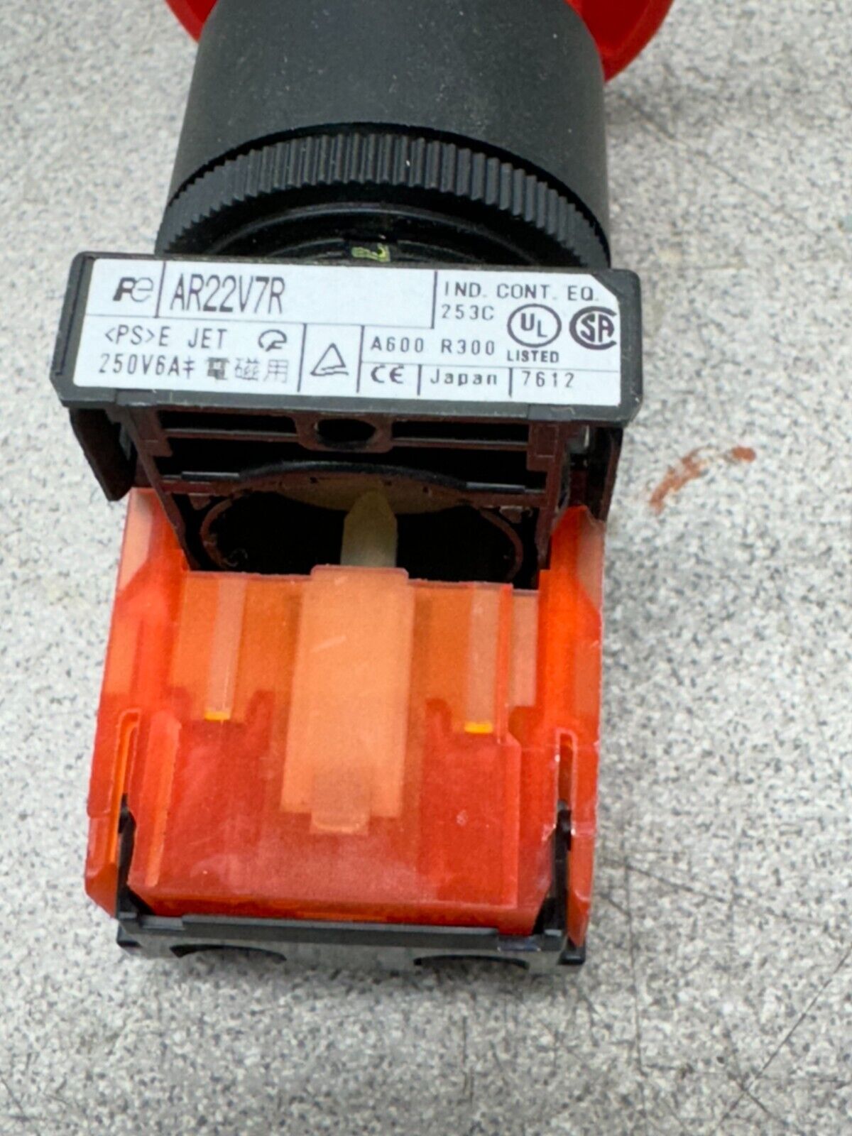 NEW NO BOX FUJI EMERGENCY STOP PUSH BUTTON AR22V7R