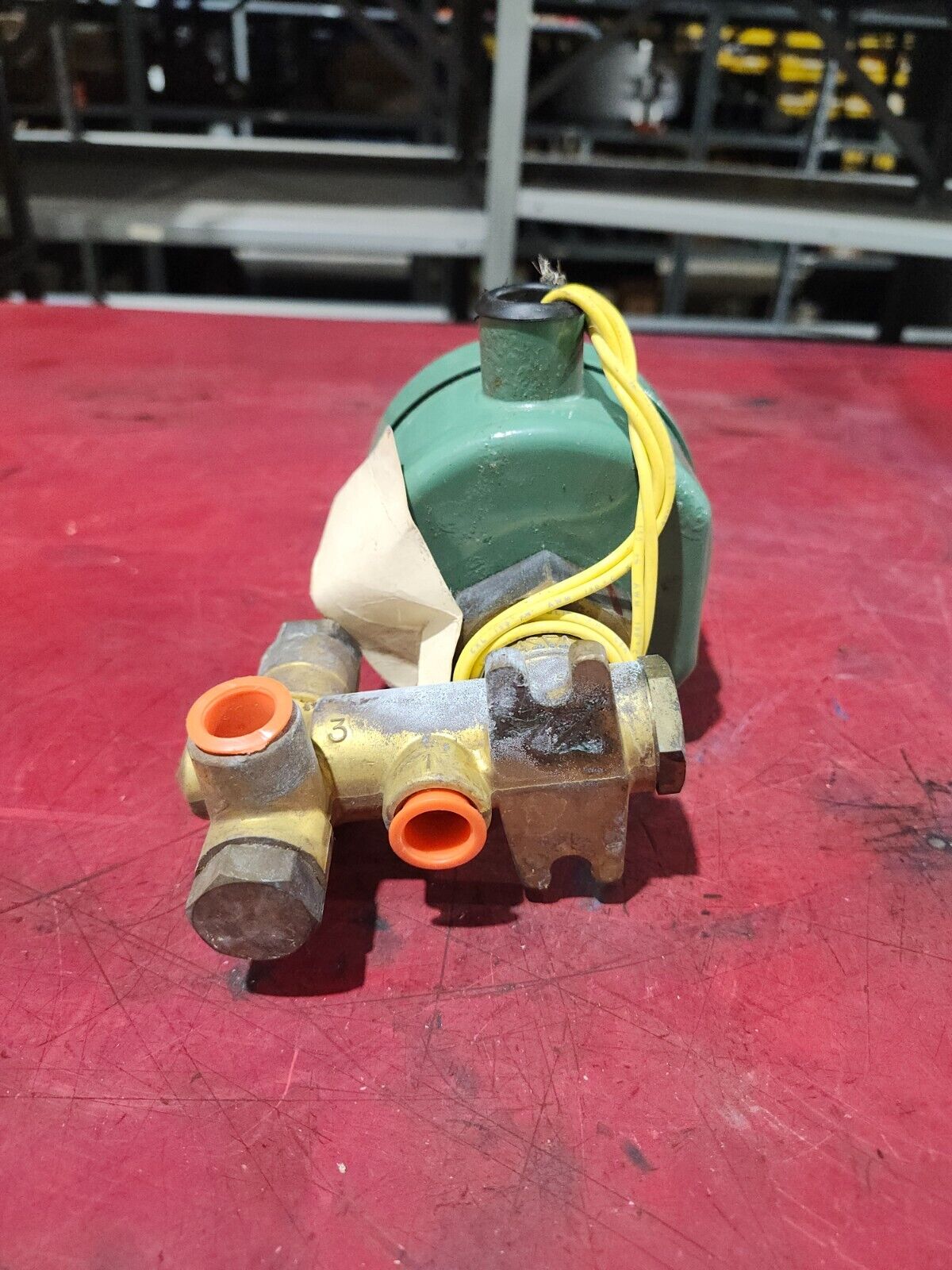 NEW NO BOX ASCO 3-Way Solenoid Valve EF831533U