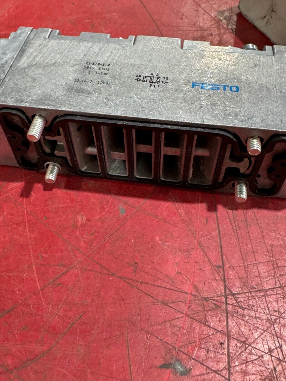 NEW IN BOX FESTO PNEUMATIC CONTROL VALVE CJ-5/2-1/2 5815 S402