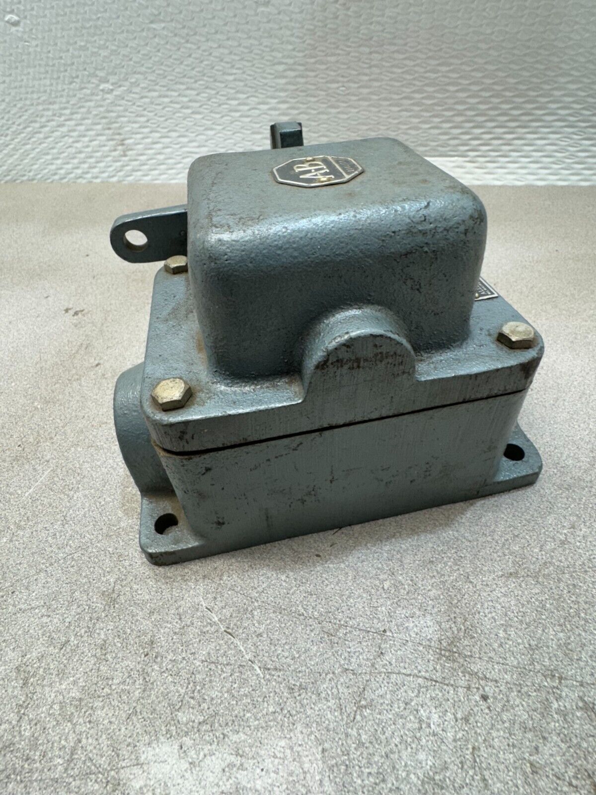 NEW SURPLUS ALLEN-BRADLEY 800 LIMIT SWITCH 1HW4C-14592