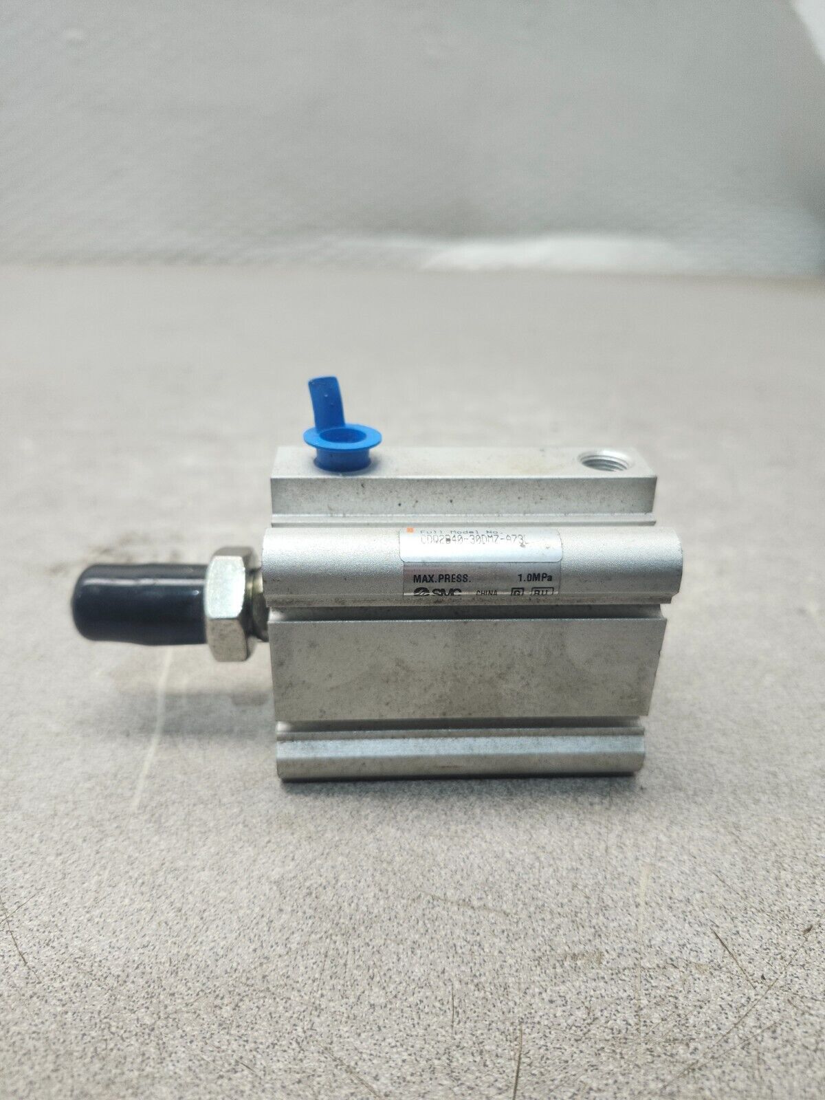 NEW NO BOX SMC CYLINDER CDQ2B40-30DMZ-A73L