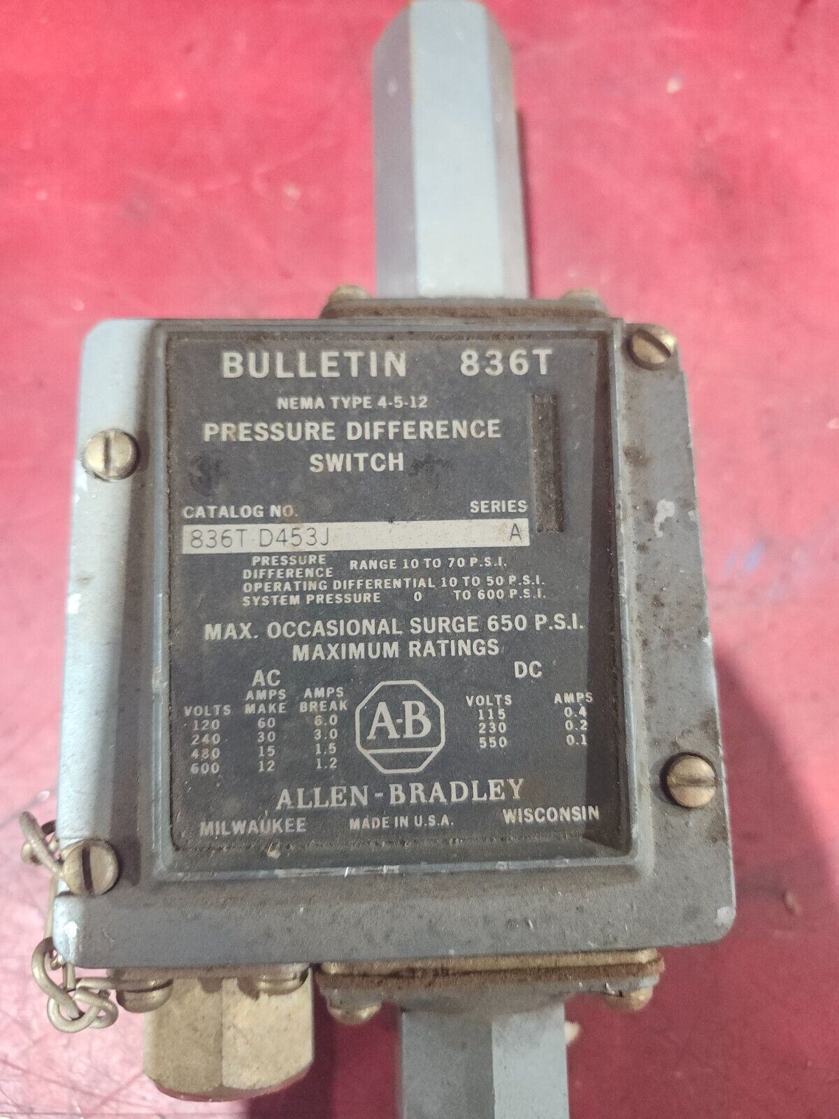 NEW NO BOX ALLEN BRADLY PRESSURE DIFFERNCE SWITCH 836T D453J