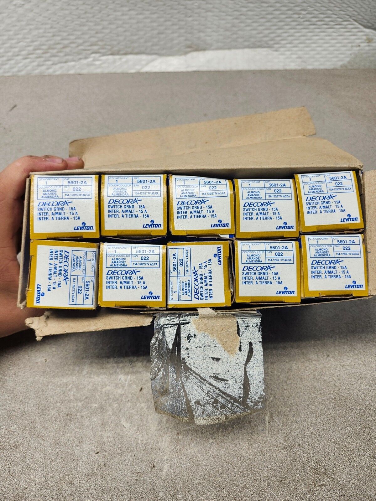 NEW IN BOX LOT OF 10 DECORA SINGLE POLE ROCKER SWITCH ALMOND 5601-2A