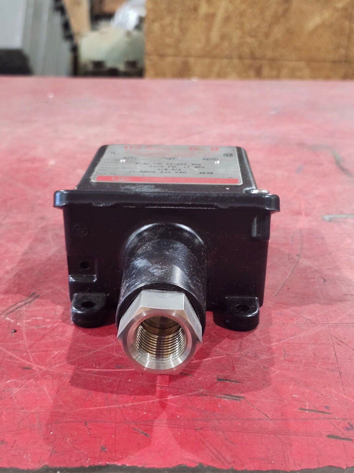 NEW NO BOX UNITED ELECTRIC PRESSURE SWITCH H117 190 96151