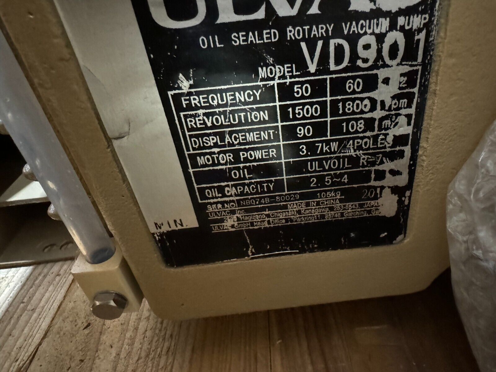 NEW ULVAC OIL SEALED ROTARY VACUUM PUMP VD901