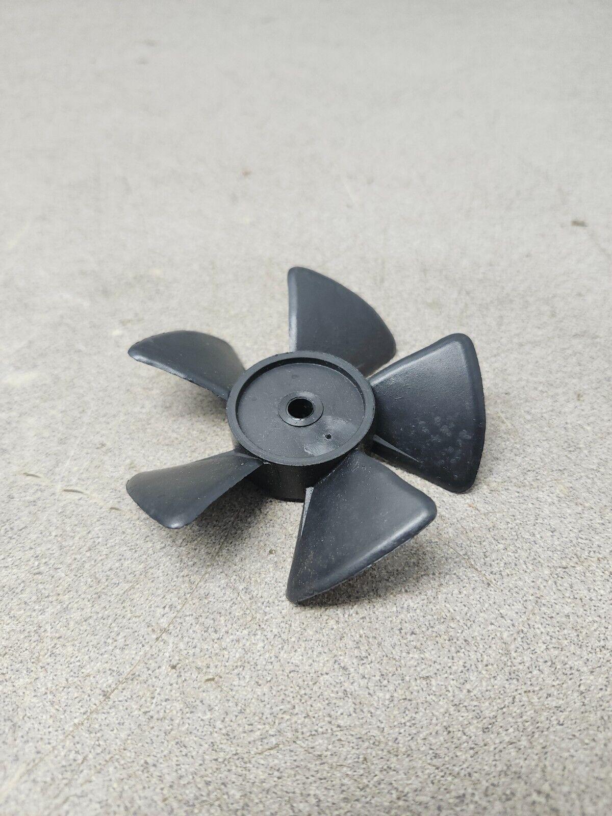 NEW IN BOX DAYTON FAN/BLOWER MOTOR C-FRAME 1/40HP 5M065