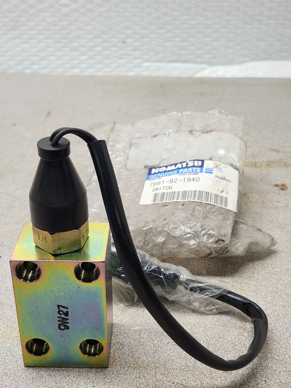 NEW IN PACKAGE KOMATSU SWITCH 7861-92-1940