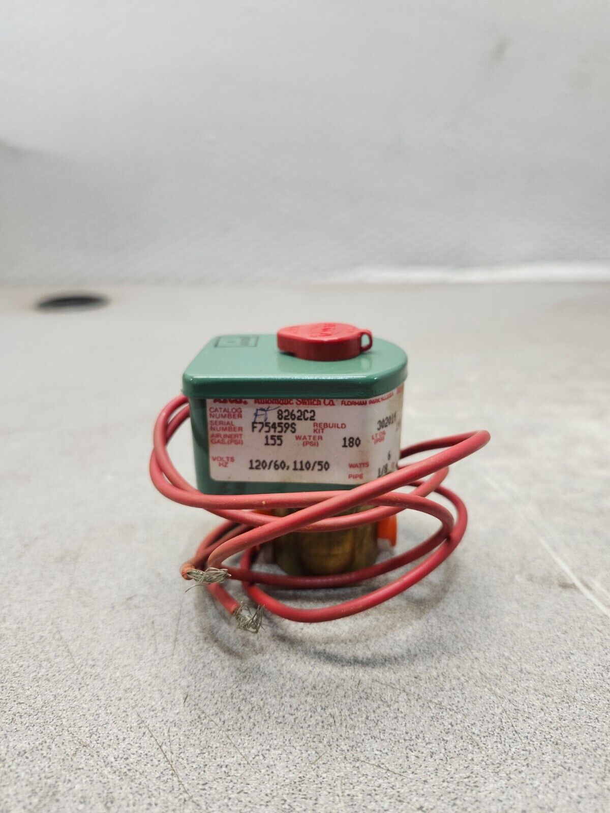 NEW IN BOX ASCO VALVE 120V/60HZ 1/8'' F8 8262C2