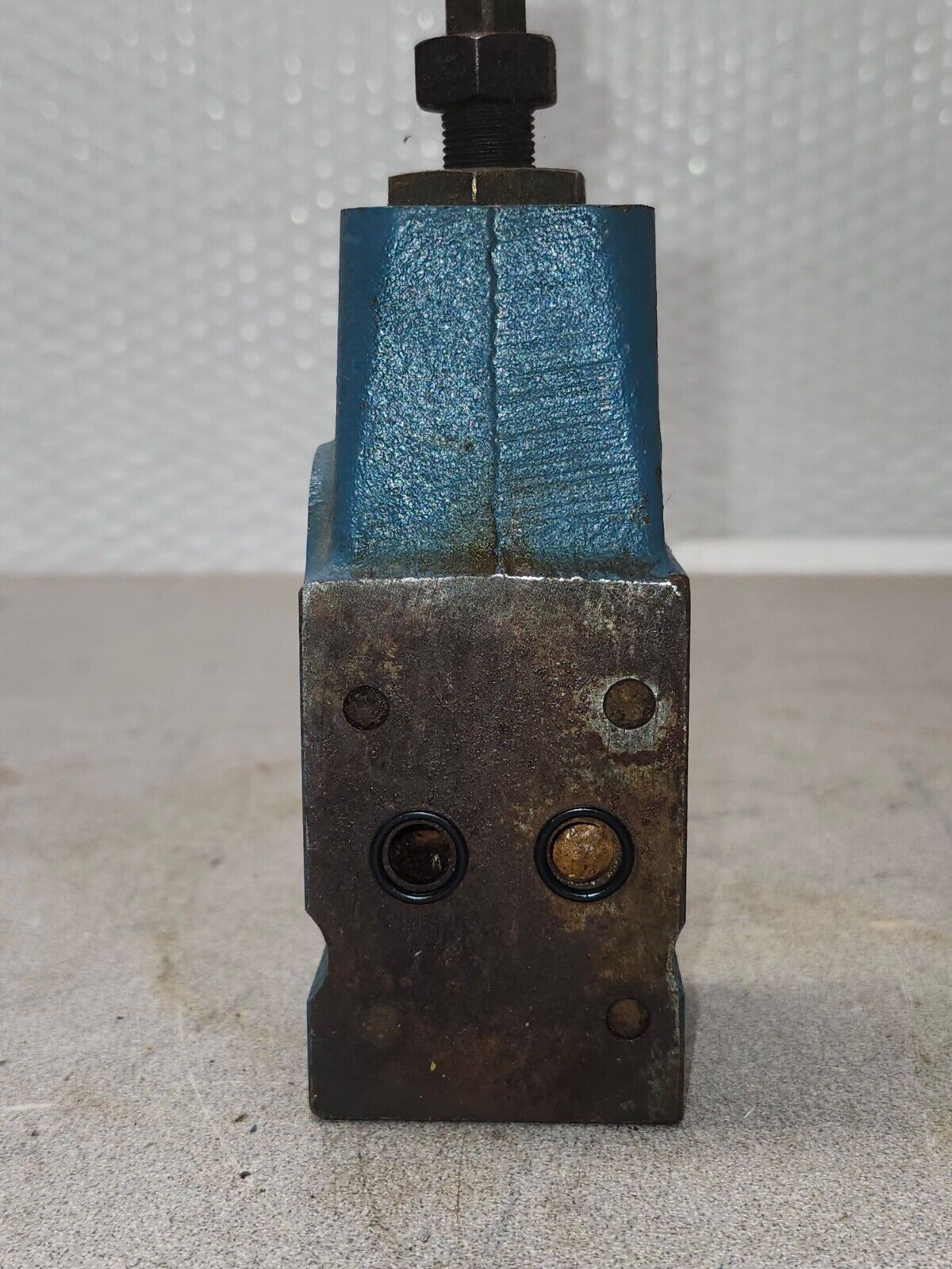 USED BOSCH HYDRAULIC VALVE 0811104101 *READ*