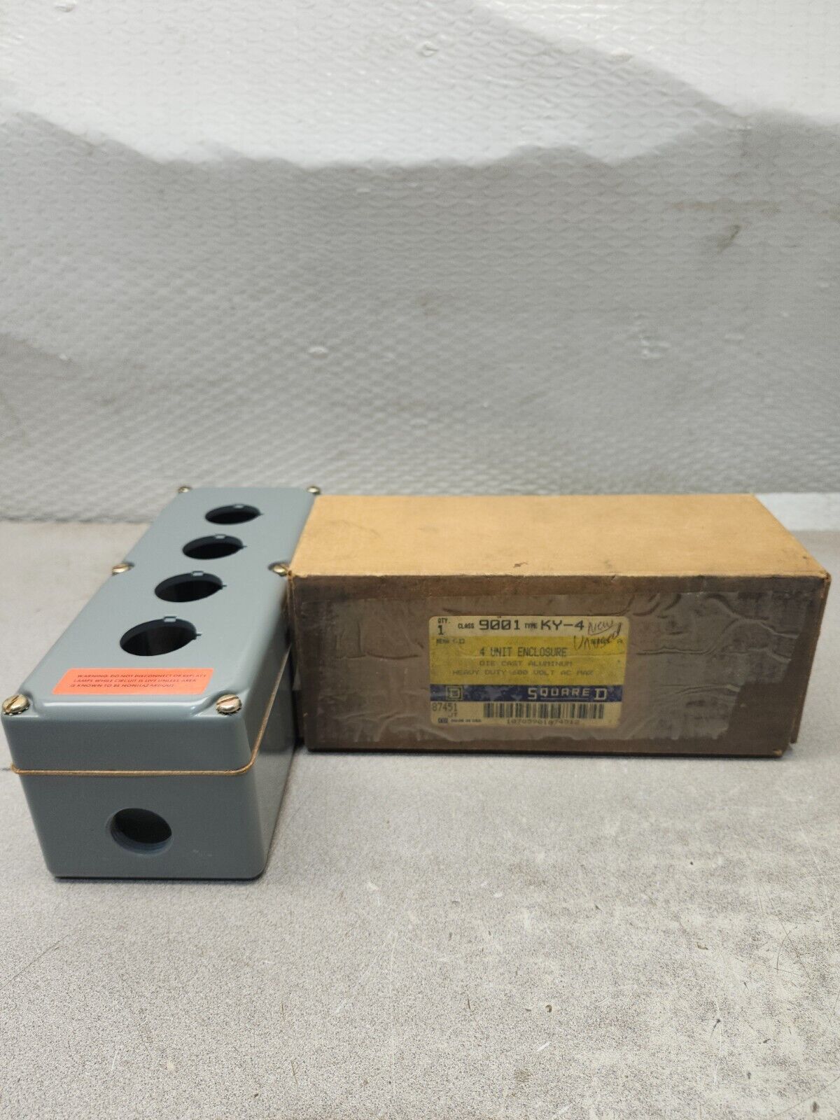 NEW IN BOX SQUARE D 4 UNIT ENCLOSURE CLASS 9001 TYPE KY-4