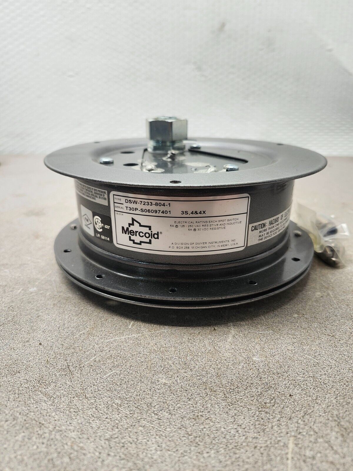 NEW IN BOX MERCOID PRESSURE SWITCH DSW-7233-804-1