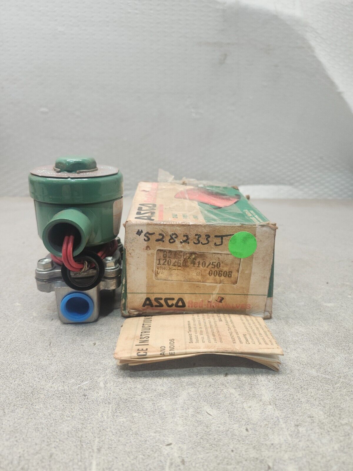 NEW IN BOX ASCO Solenoid Valve 120v/60HZ 1/2'' 11.8W 8215C21