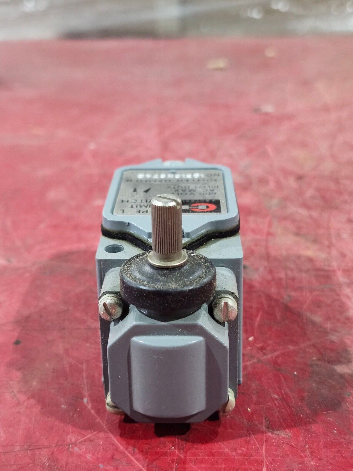 New Cutler Hammer Heavy Duty Oil Tight Limit Switch 600 VAC Type L 10316H1936
