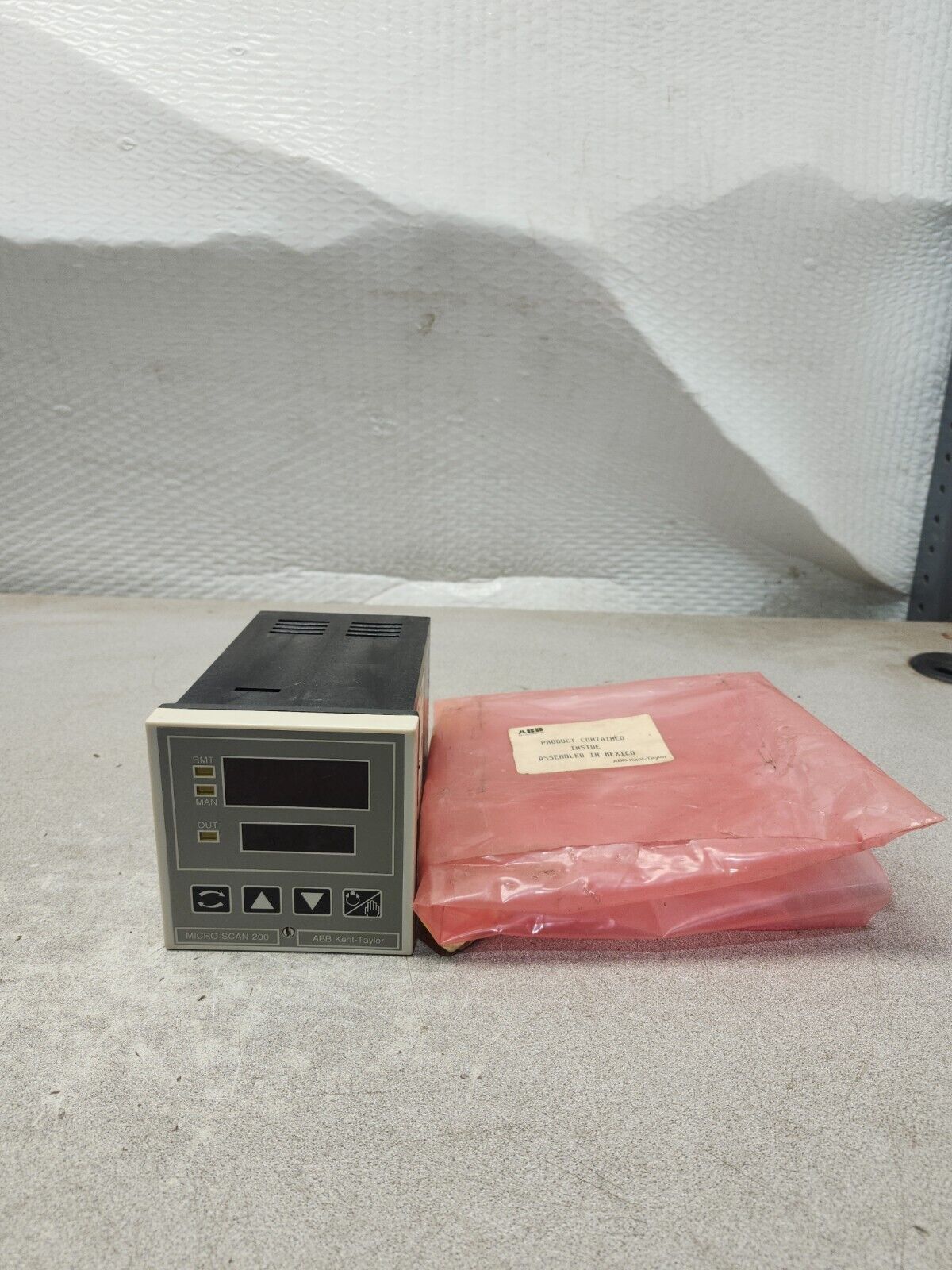 NEW IN BAG ABB MICRO-SCAN 200 Indicating Process Controller