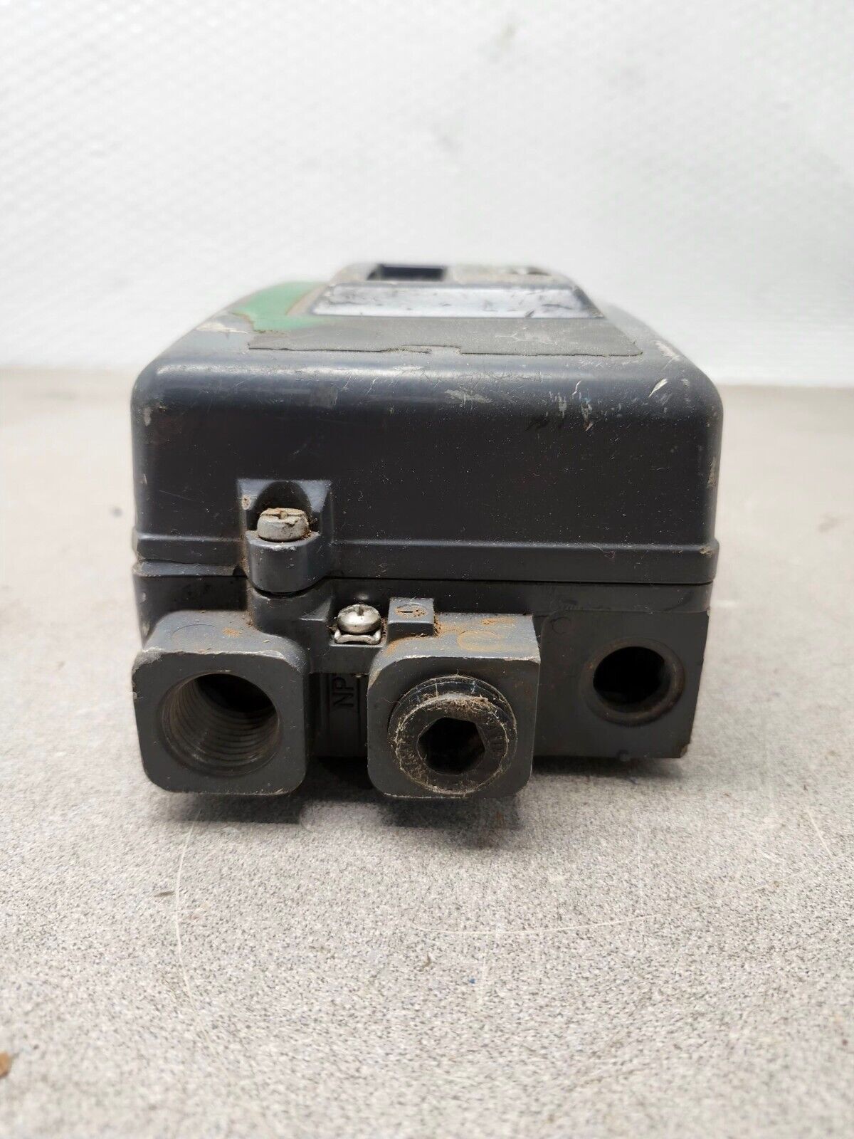 USED NO BOX FISHER FIELDVUE INSTRUMENTS DIGITAL VALVE POSITIONER DVC2000