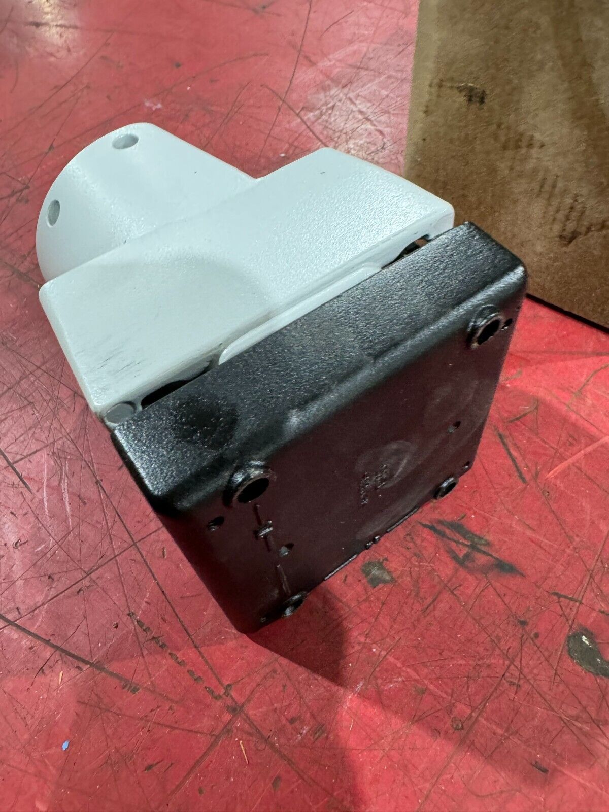 NEW IN BOX SIEMENS BLACK PUSHBUTTON WITH ENCLOSURE 3SB3 801-2EB30-0CC0