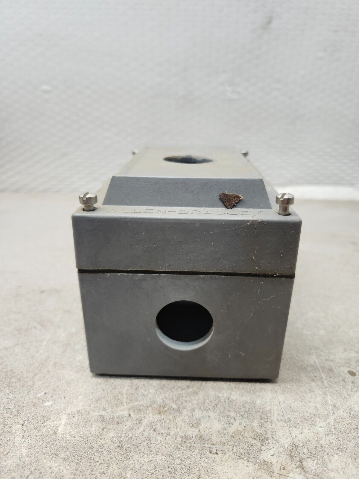 NEW IN BOX ALLEN BRADLY PUSH BUTTON STATION 800R1HZ4R