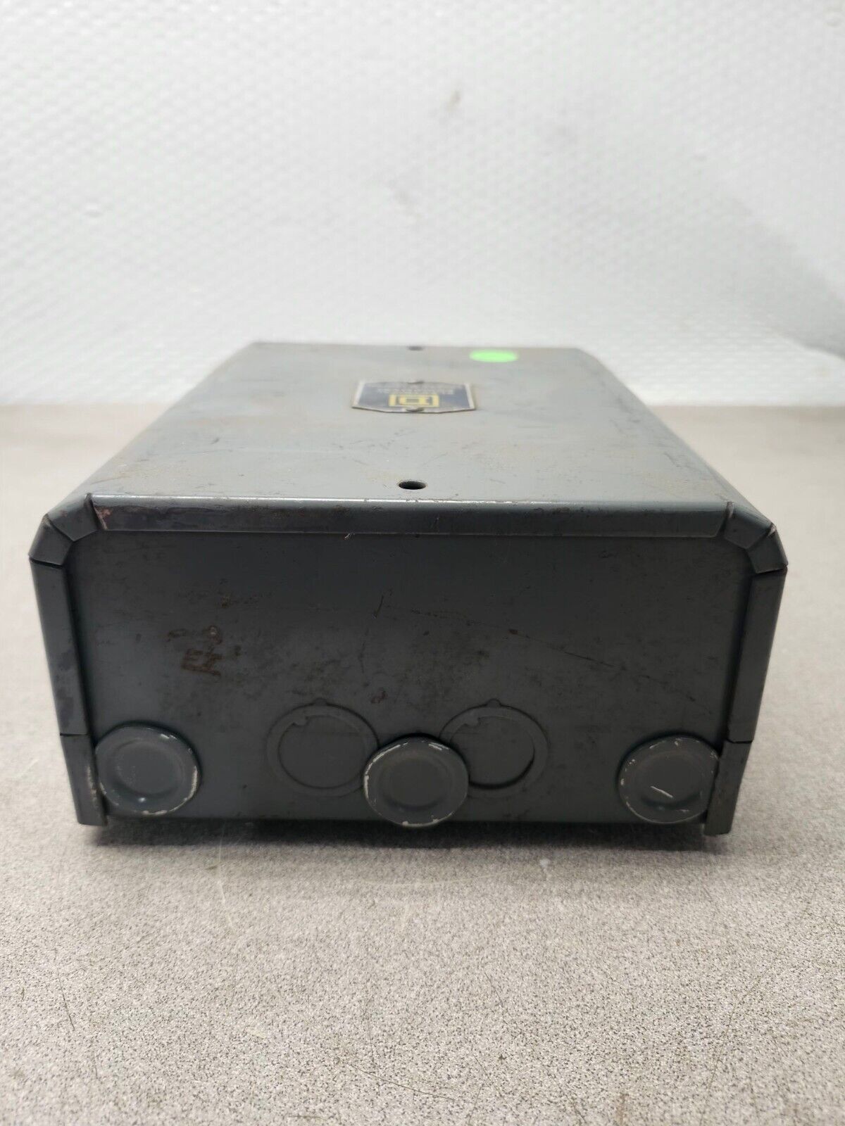 NEW SQUARE D CONTROL RELAY AND ENCLOSURE 110-120 VAC CLASS 8501 TYPE AG-60