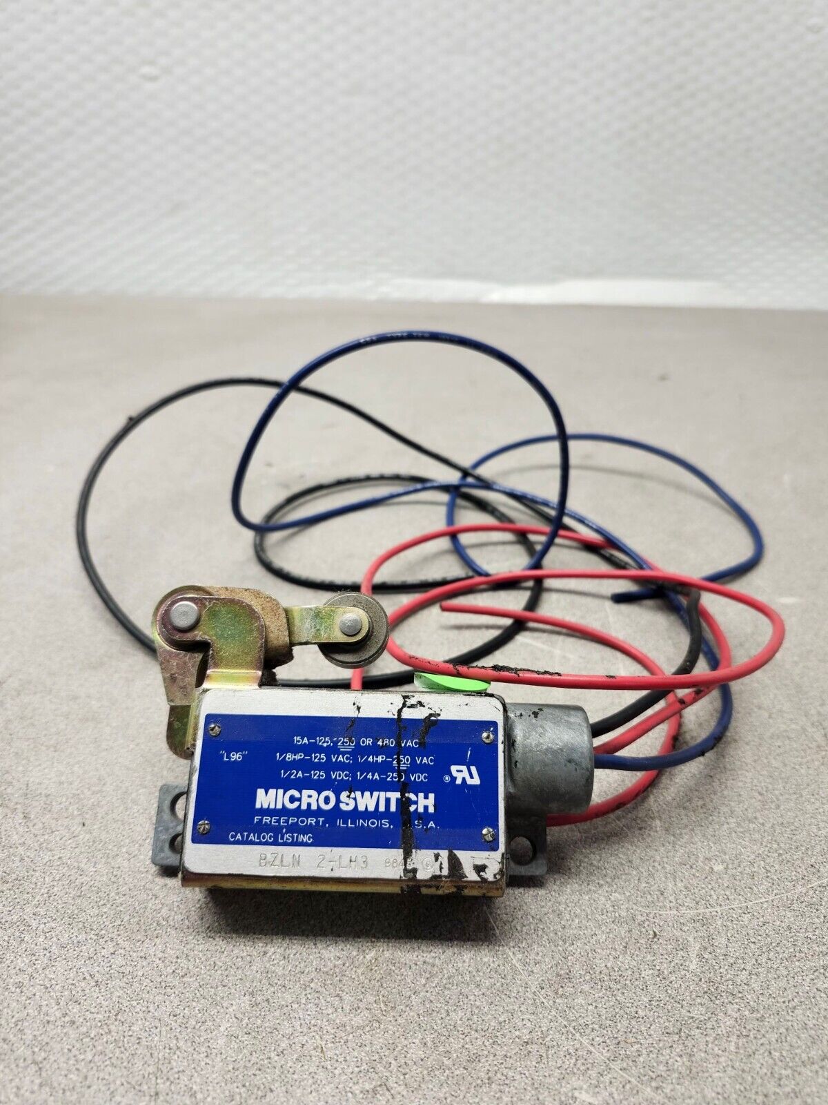NEW HONEYWELL MICRO SWITCH LEVER LIMIT SWITCH 15-A NO/NC 125-480V BZLN-2-LH3
