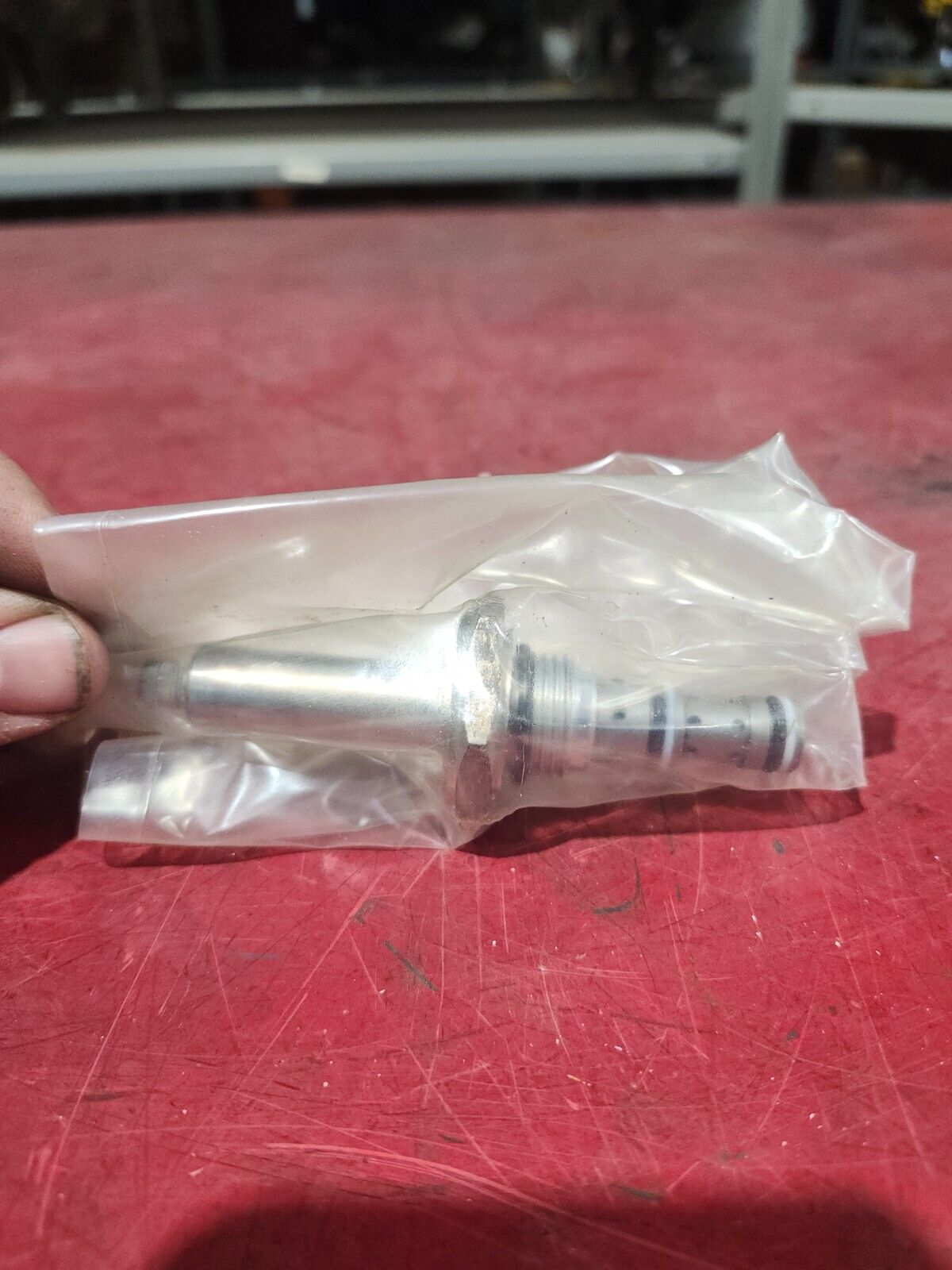 NEW IN BOX SAUER DANFOSS Hydraulic Valve 7W40-1243C