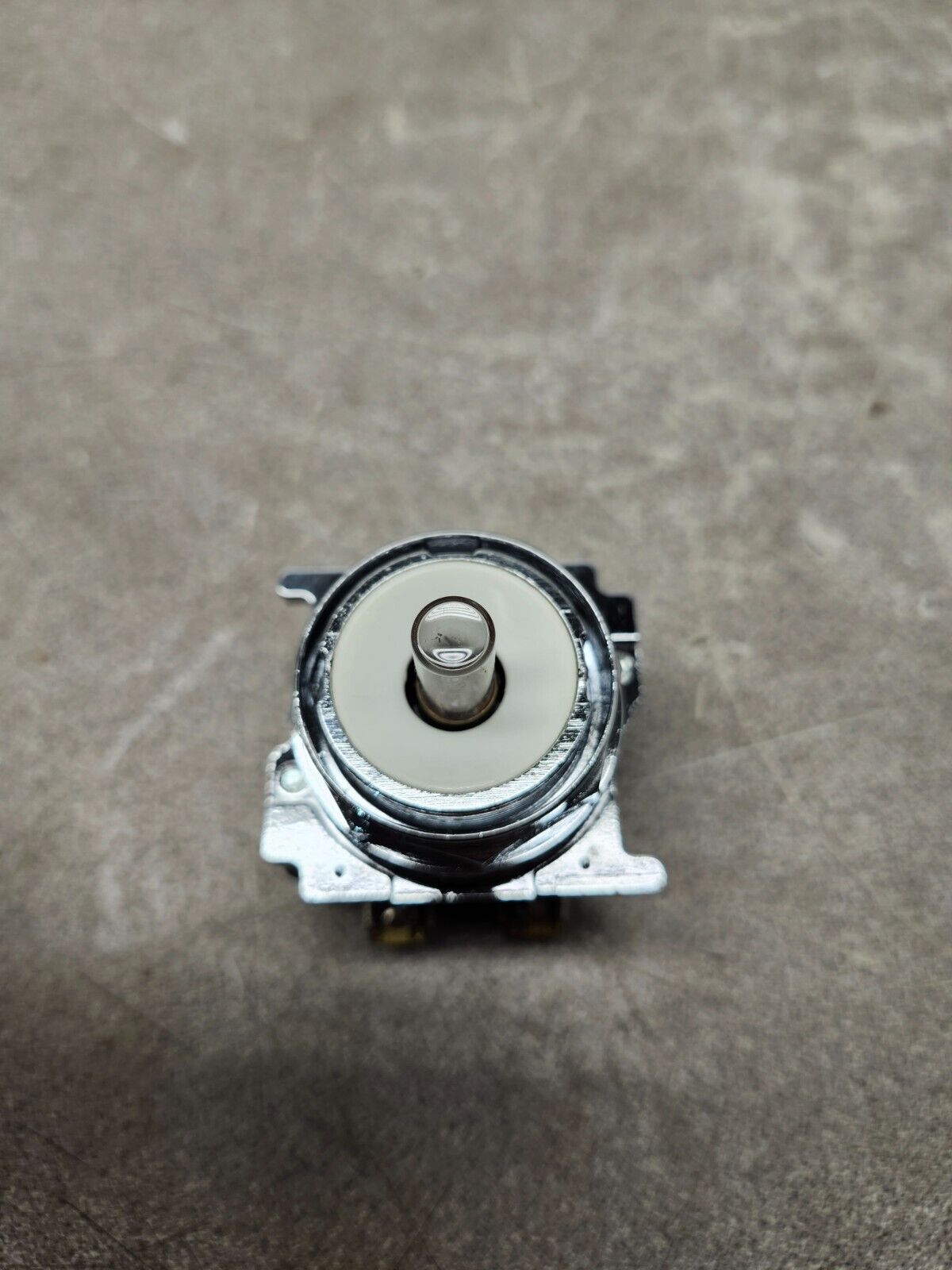 NEW WITH BOX Cutler Hammer Light Resistor 240V AC/DC 10250T202N