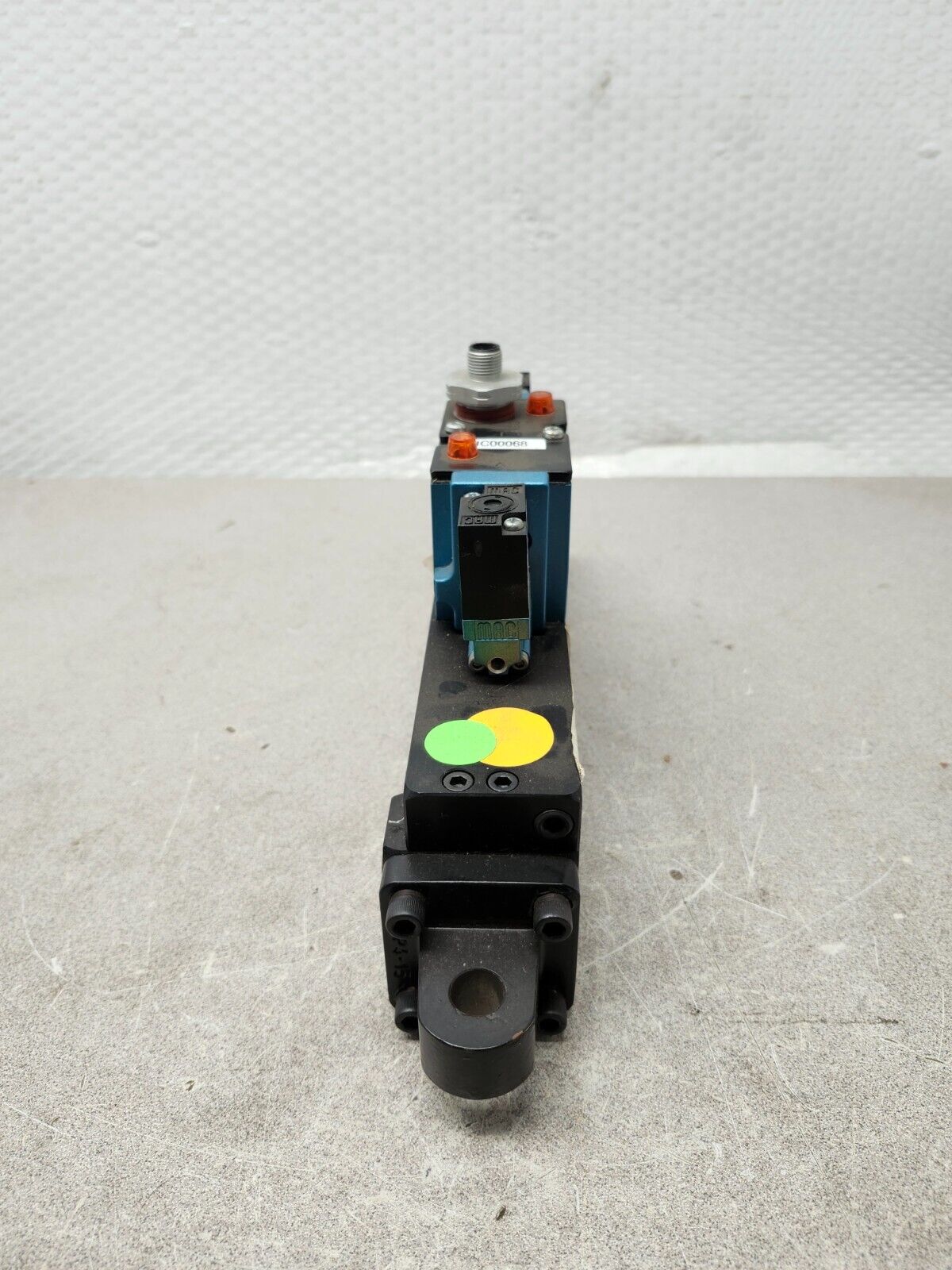 NEW STARCYL Hydraulic Cylinder Actuator A3A75-1.5X6.75 W/ MAC 82A-BC-000-TP-DDAP