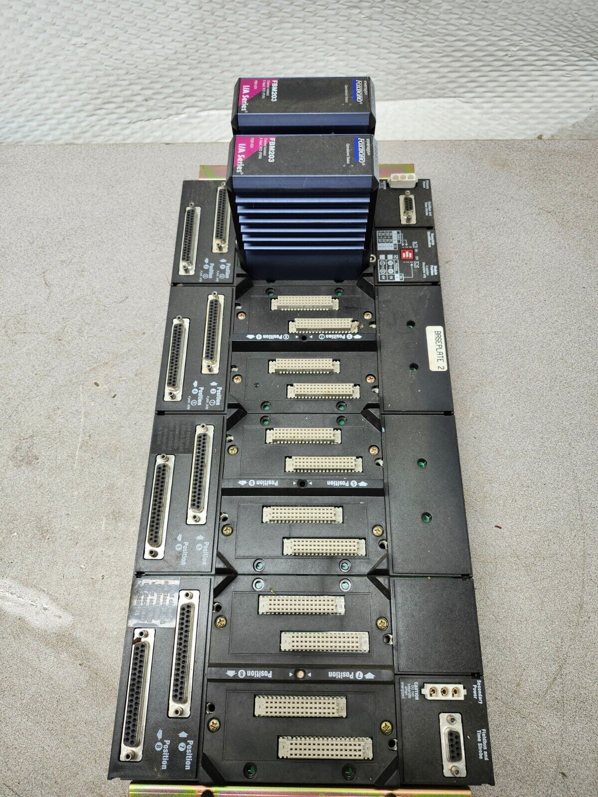 USED Foxboro Din Rail Modular Baseplate P0926HT W/ 2 Foxboro FBM203 I/A Series