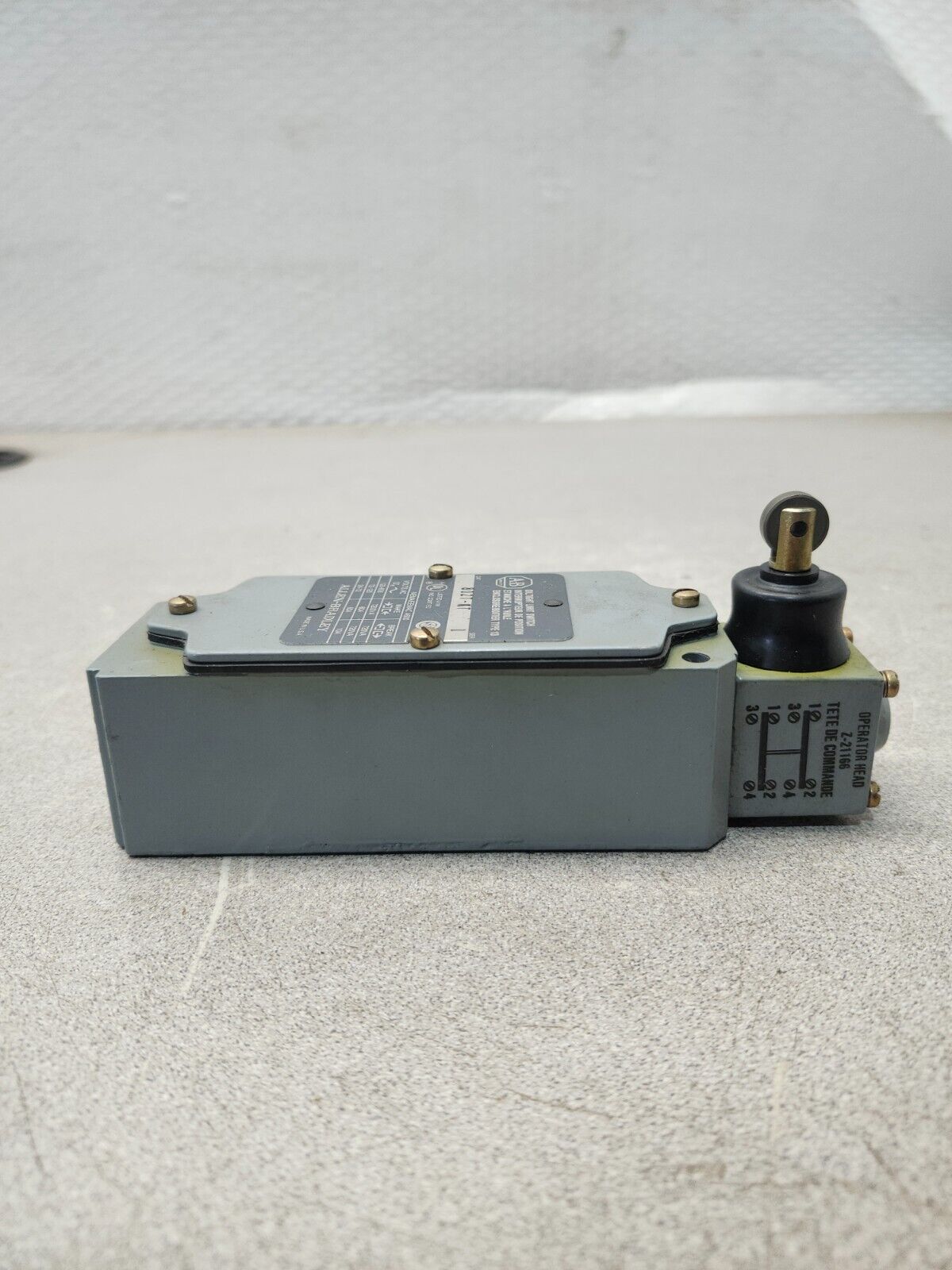 NEW NO BOX ALLEN BRADLEY LIMIT SWITCH 802T-KT