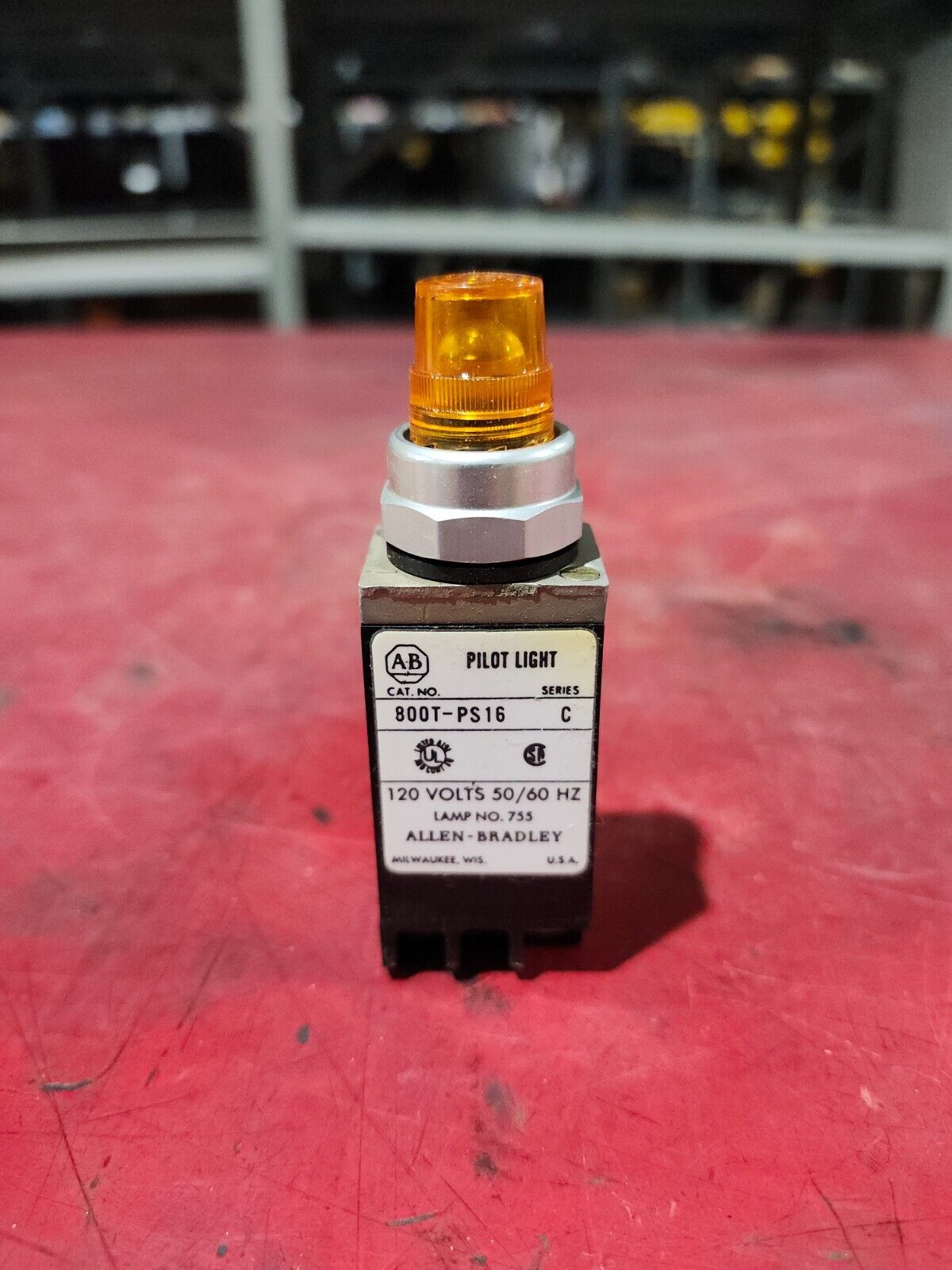 NEW IN BOX Allen-Bradley Pilot Light 120V 60HZ 800T-PS16A SER C