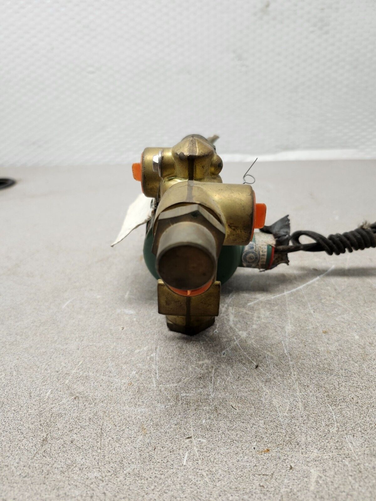 NEW NO BOX ASCO RED HAT 120V 60hz 20W 1/2 PIPE HB 8302C 29 U